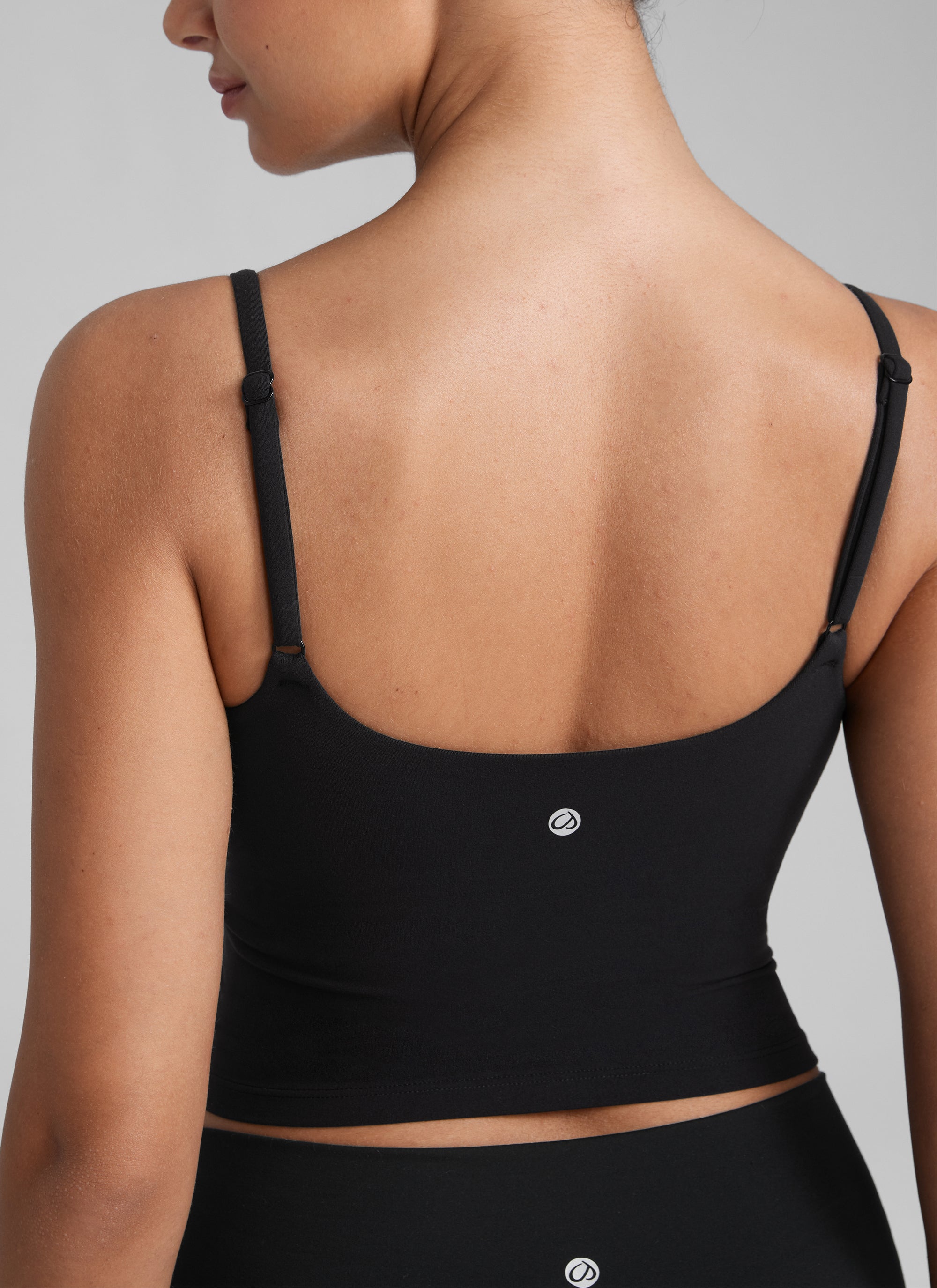 حمالة صدر رياضية طويلة لليوجا برقبة دائرية وظهر على شكل حرف U من Butterlift للنساء من CRZ YOGA باللون الأسود