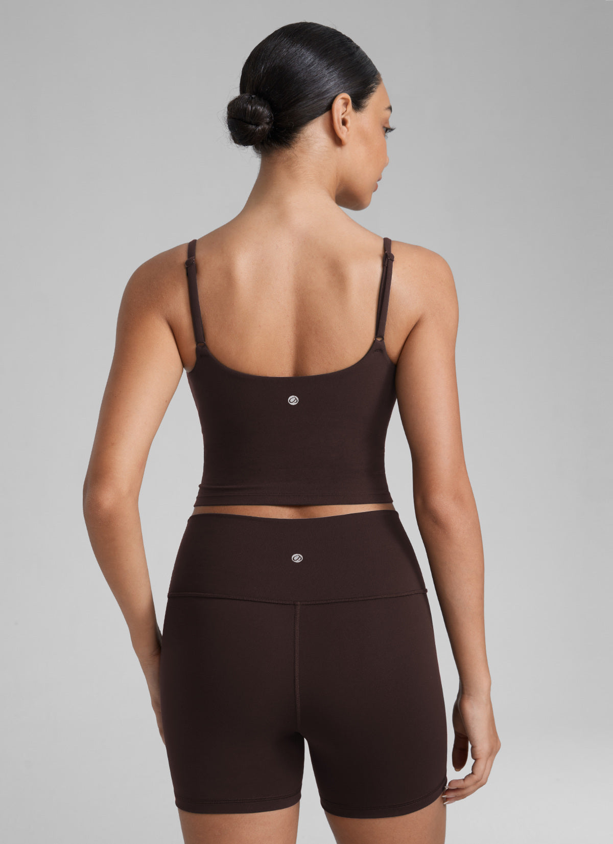 حمالة صدر رياضية طويلة لليوجا برقبة دائرية وظهر على شكل حرف U من Butterlift للنساء من CRZ YOGA بلون بني فادج ساخن