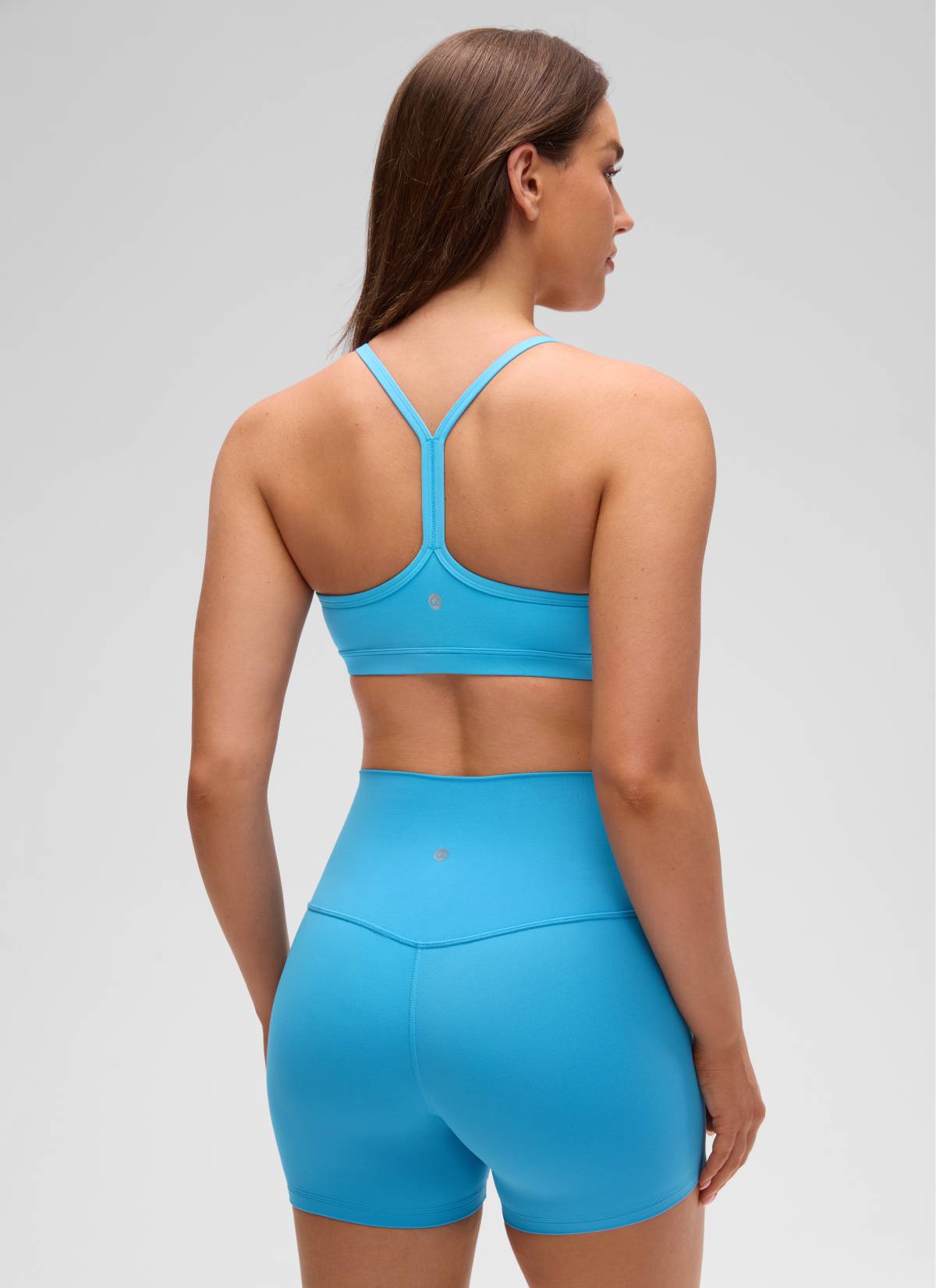 CRZ YOGA Butterluxe حمالة صدر رياضية مبطنة لليوجا برقبة على شكل V مكشكشة للنساء بلون أزرق كاياك
