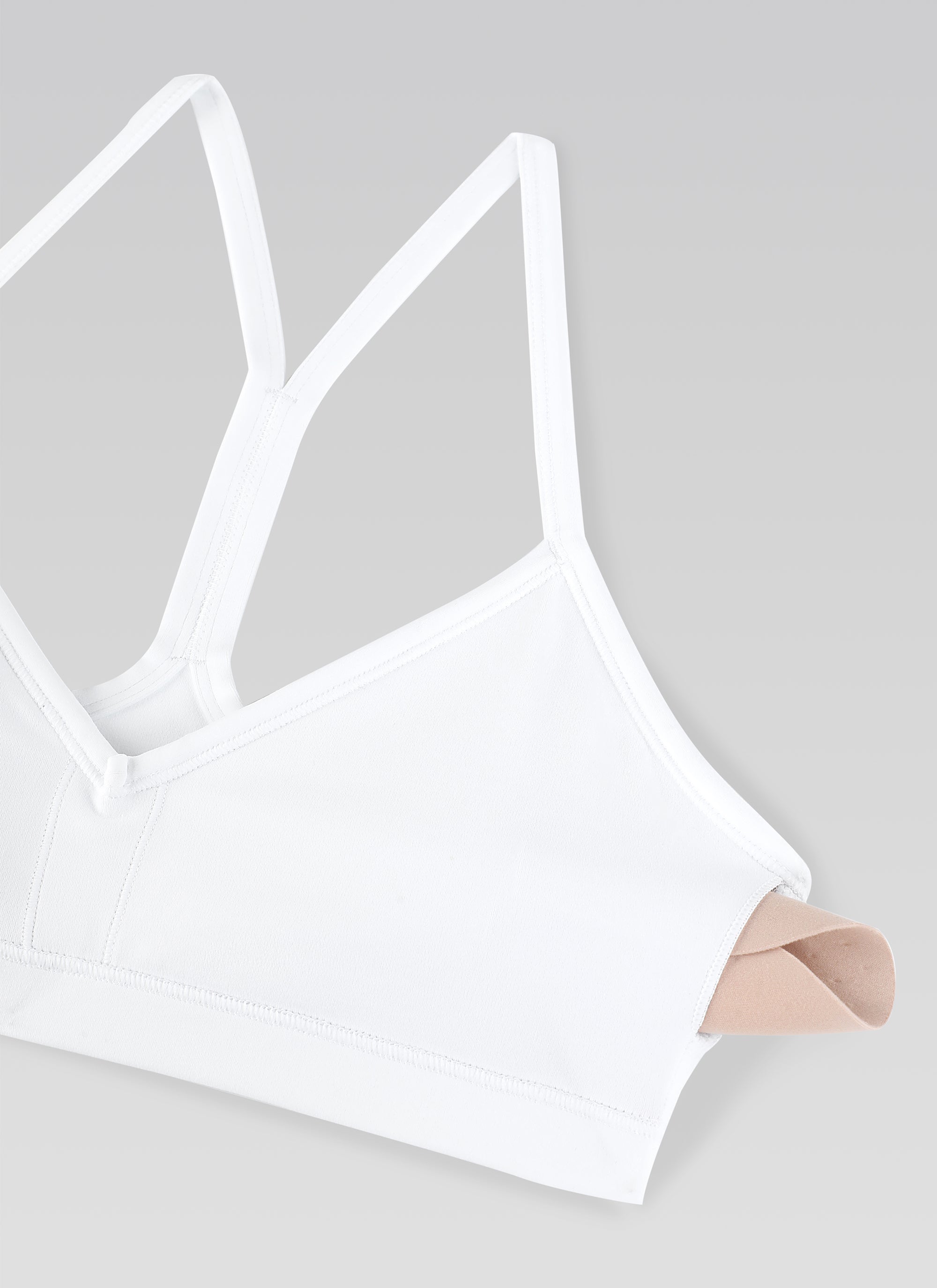 حمالة صدر رياضية مبطنة لليوغا برقبة على شكل حرف V وكشكشة للنساء من CRZ YOGA Butterluxe باللون الأبيض