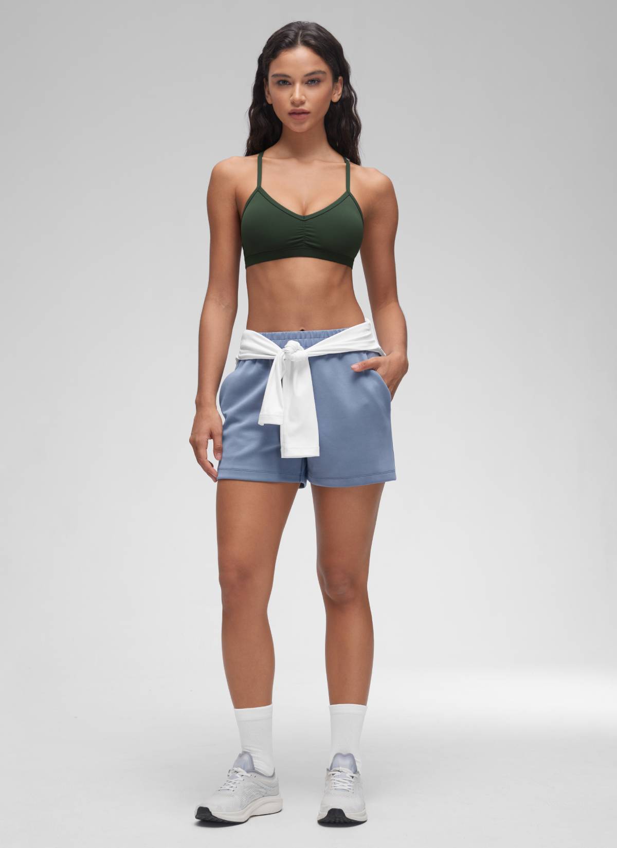 CRZ YOGA Butterluxe حمالة صدر رياضية مبطنة لليوجا برقبة على شكل V مكشكشة للنساء بلون أخضر ليجند