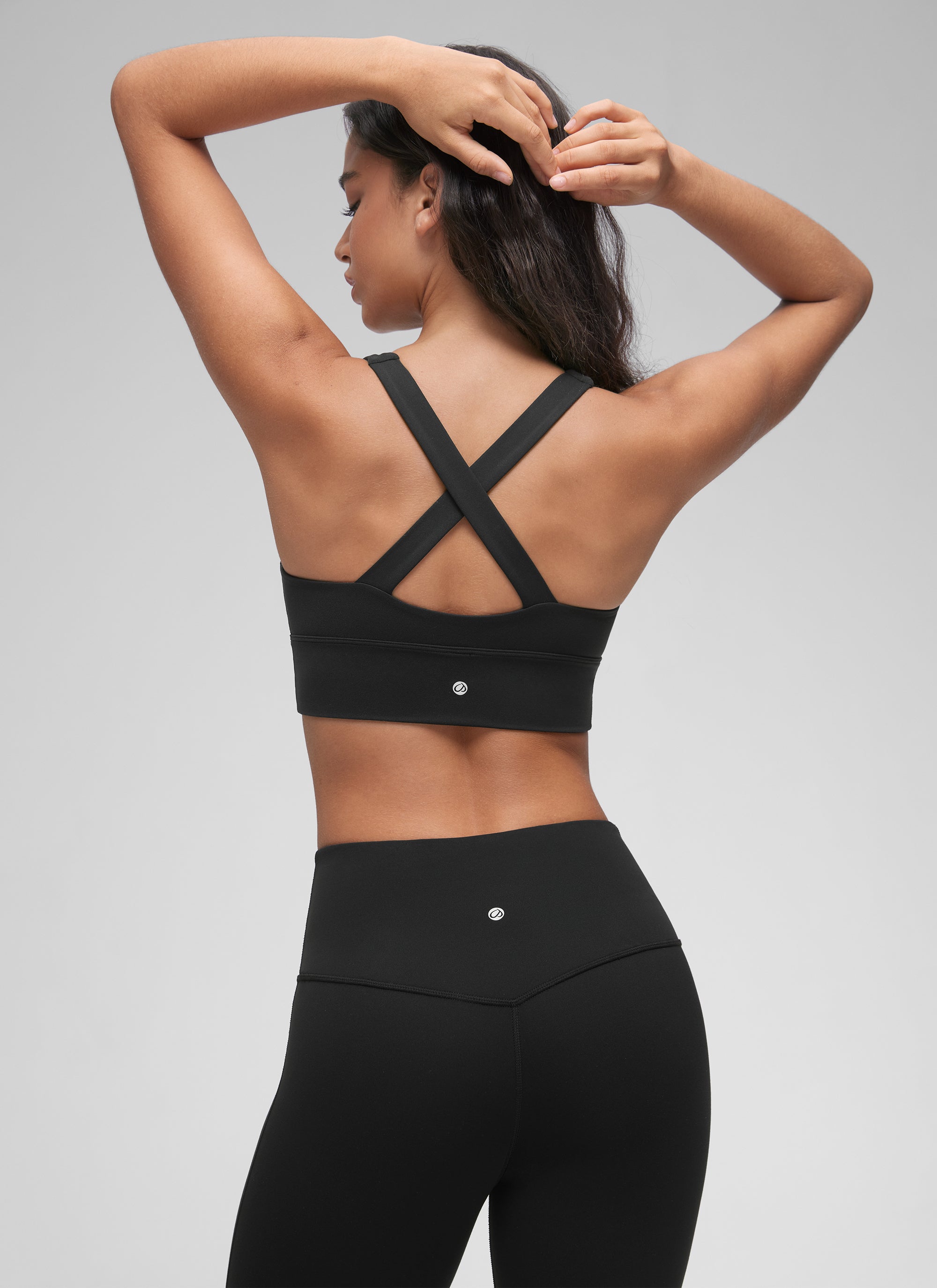 حمالة صدر يوغا Butterluxe نسائية بدعم خفيف من CRZ YOGA بياقة V مكشكشة لون أسود