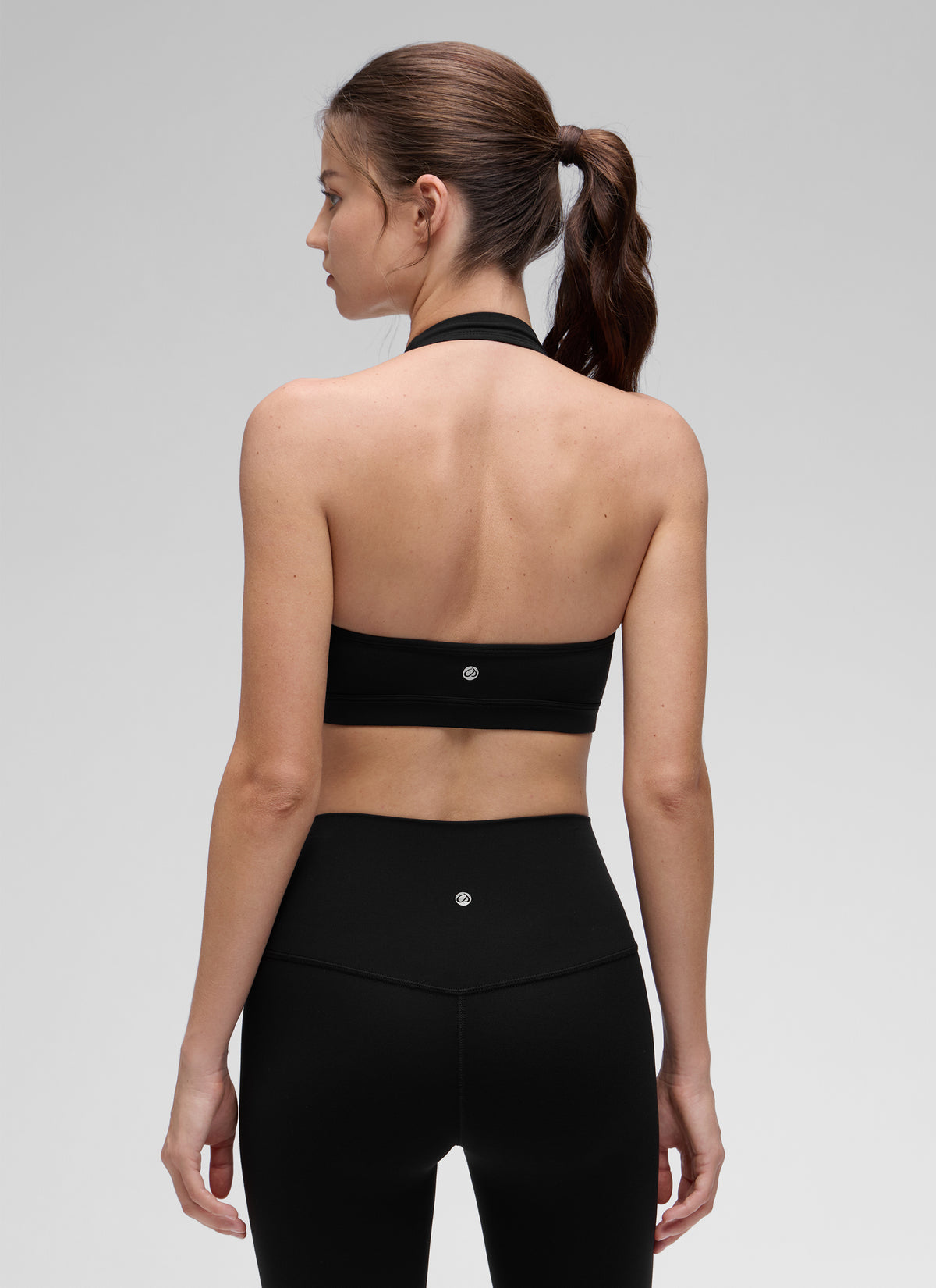 CRZ YOGA Womens Yoga Scoop Neck Padded Open Back Sports Bras Black @model_info:Kerr