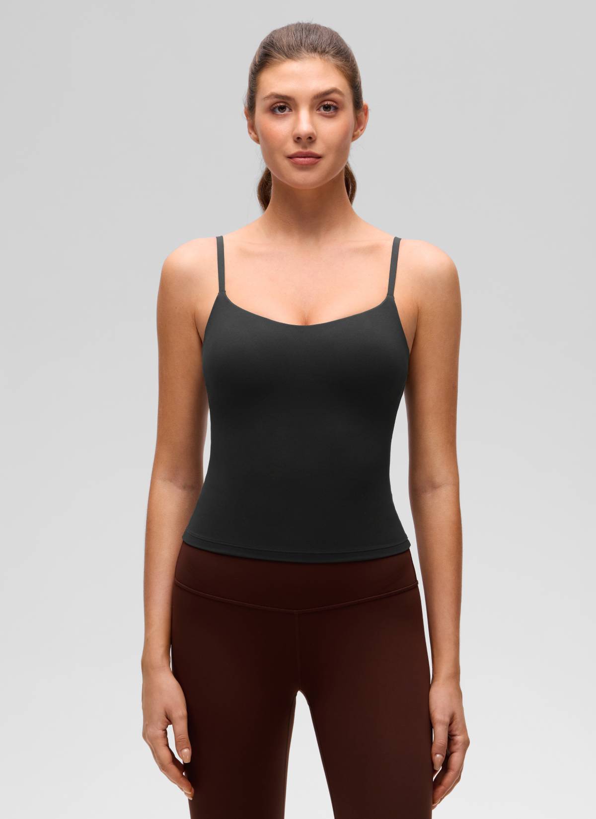CRZ YOGA - قميص يوغا نسائي طويل يصل إلى الخصر بفتحة ظهر على شكل حرف U ومزود بحمالة صدر مدمجة، أسود، طراز « Butterluxe »