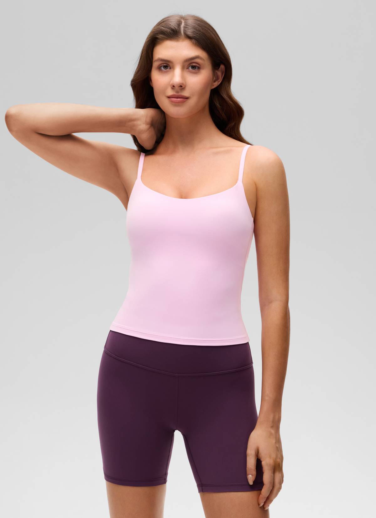 CRZ YOGA - قميص يوغا نسائي طويل يصل إلى الخصر بفتحة على الظهر ومزود بحمالة صدر مدمجة من طراز « Butterluxe » باللون الوردي «Vita Pink»