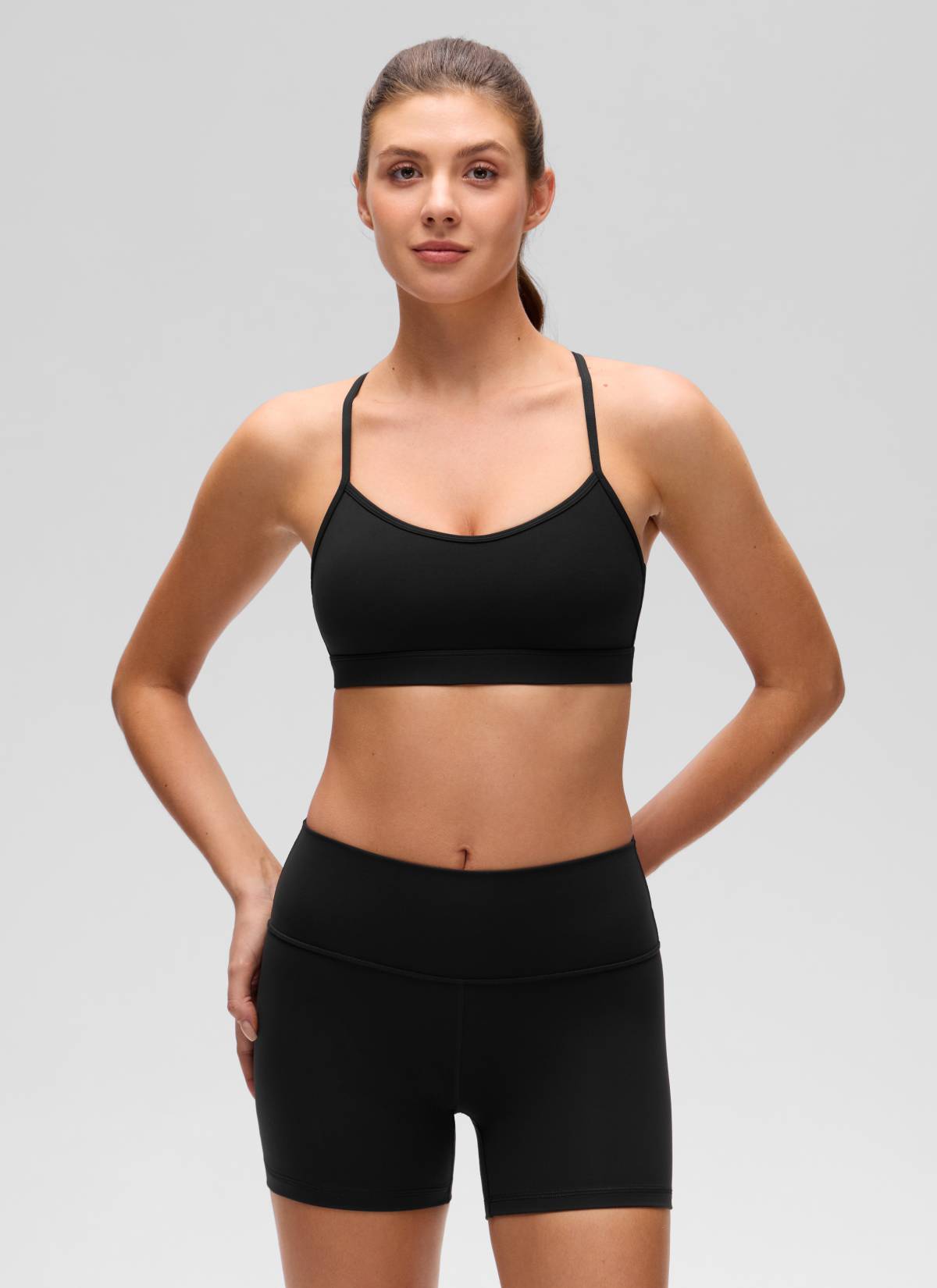 حمالة صدر رياضية يوغا Butterluxe برقبة على شكل حرف U وتصميم متقاطع من الخلف للنساء من CRZ YOGA باللون الأسود
