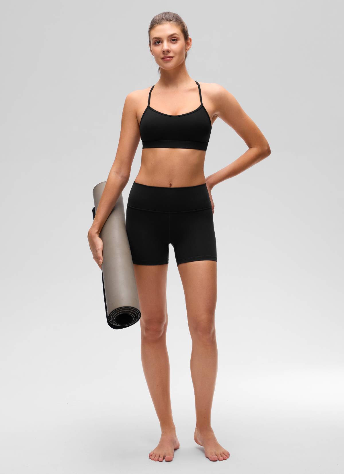 حمالة صدر رياضية يوغا Butterluxe برقبة على شكل حرف U وتصميم متقاطع من الخلف للنساء من CRZ YOGA باللون الأسود