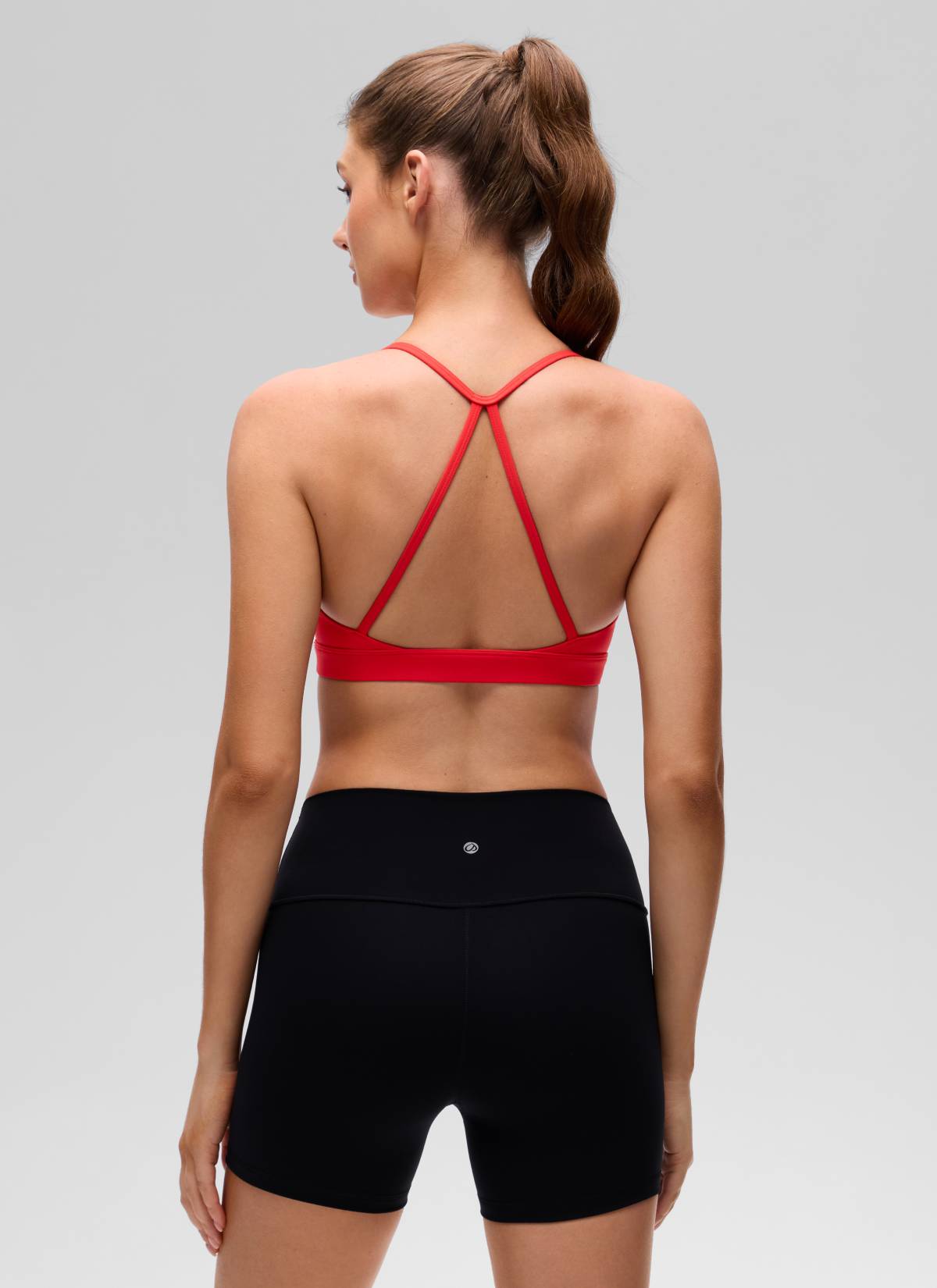 حمالة صدر رياضية يوغا Butterluxe برقبة على شكل حرف U وتصميم متقاطع من الخلف للنساء من CRZ YOGA باللون الأحمر الداكن