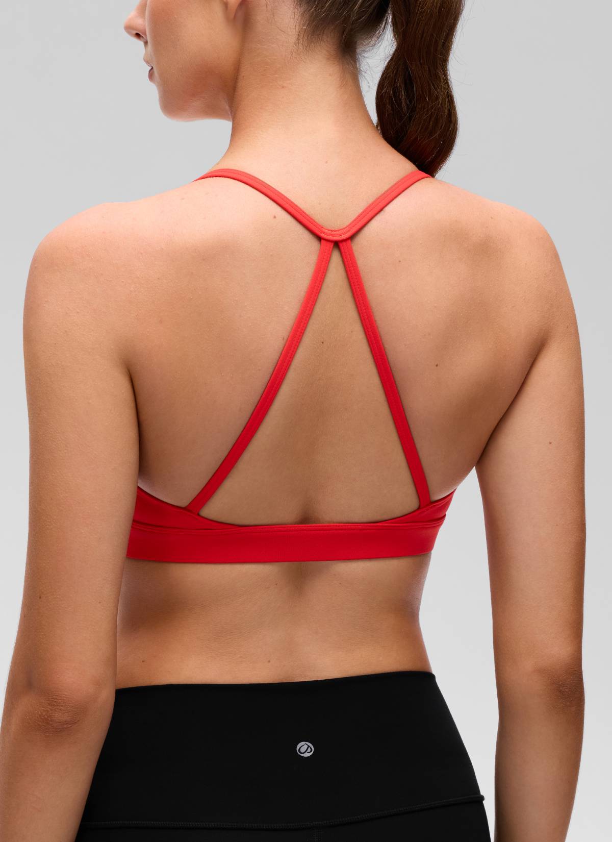 حمالة صدر رياضية يوغا Butterluxe برقبة على شكل حرف U وتصميم متقاطع من الخلف للنساء من CRZ YOGA باللون الأحمر الداكن