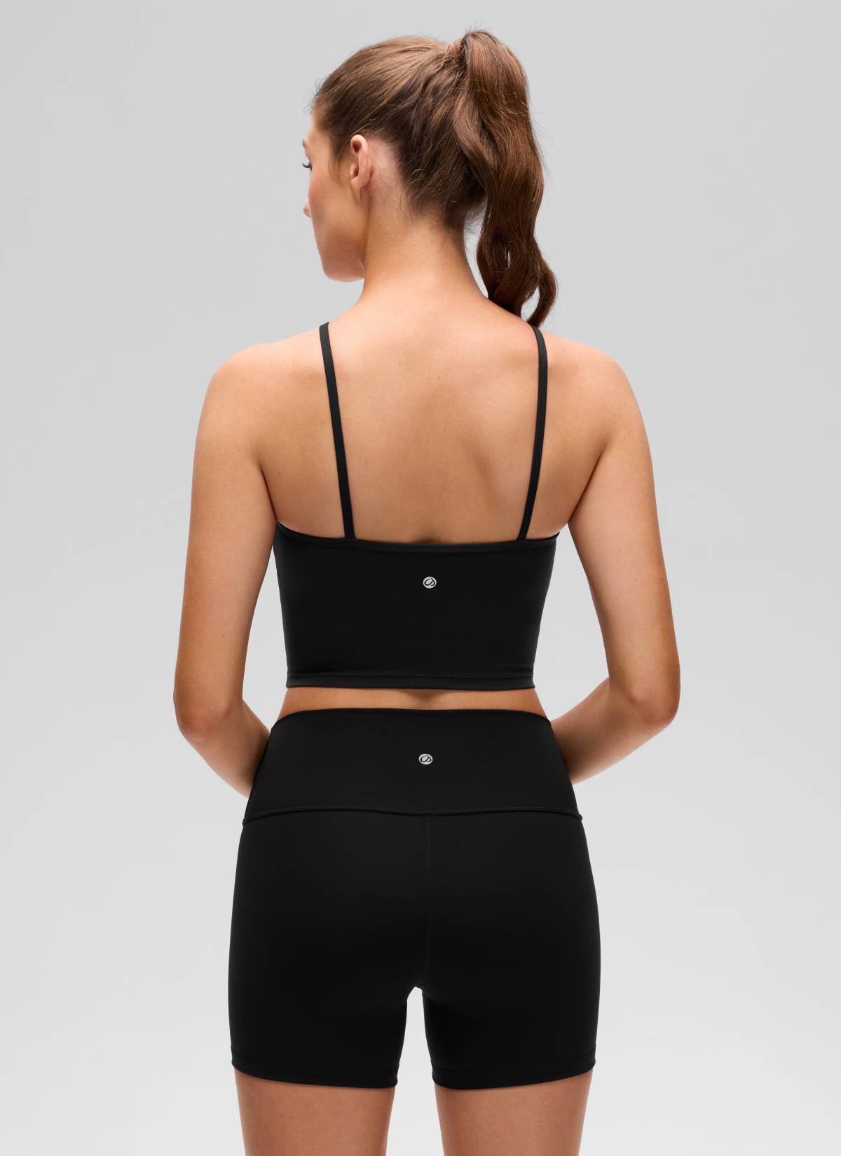 CRZ YOGA - قميص يوغا قصير للسيدات بنمط « Butterluxe » وياقة كروس هالتر مع حمالة صدر مدمجة، أسود