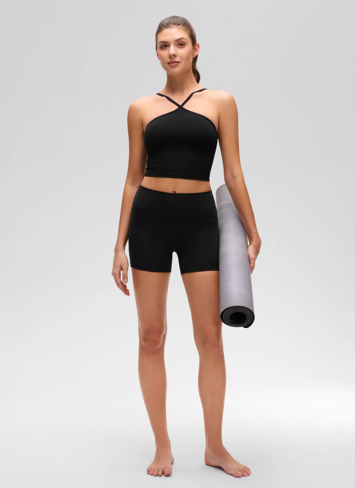 CRZ YOGA - قميص يوغا قصير للسيدات بنمط « Butterluxe » وياقة كروس هالتر مع حمالة صدر مدمجة، أسود