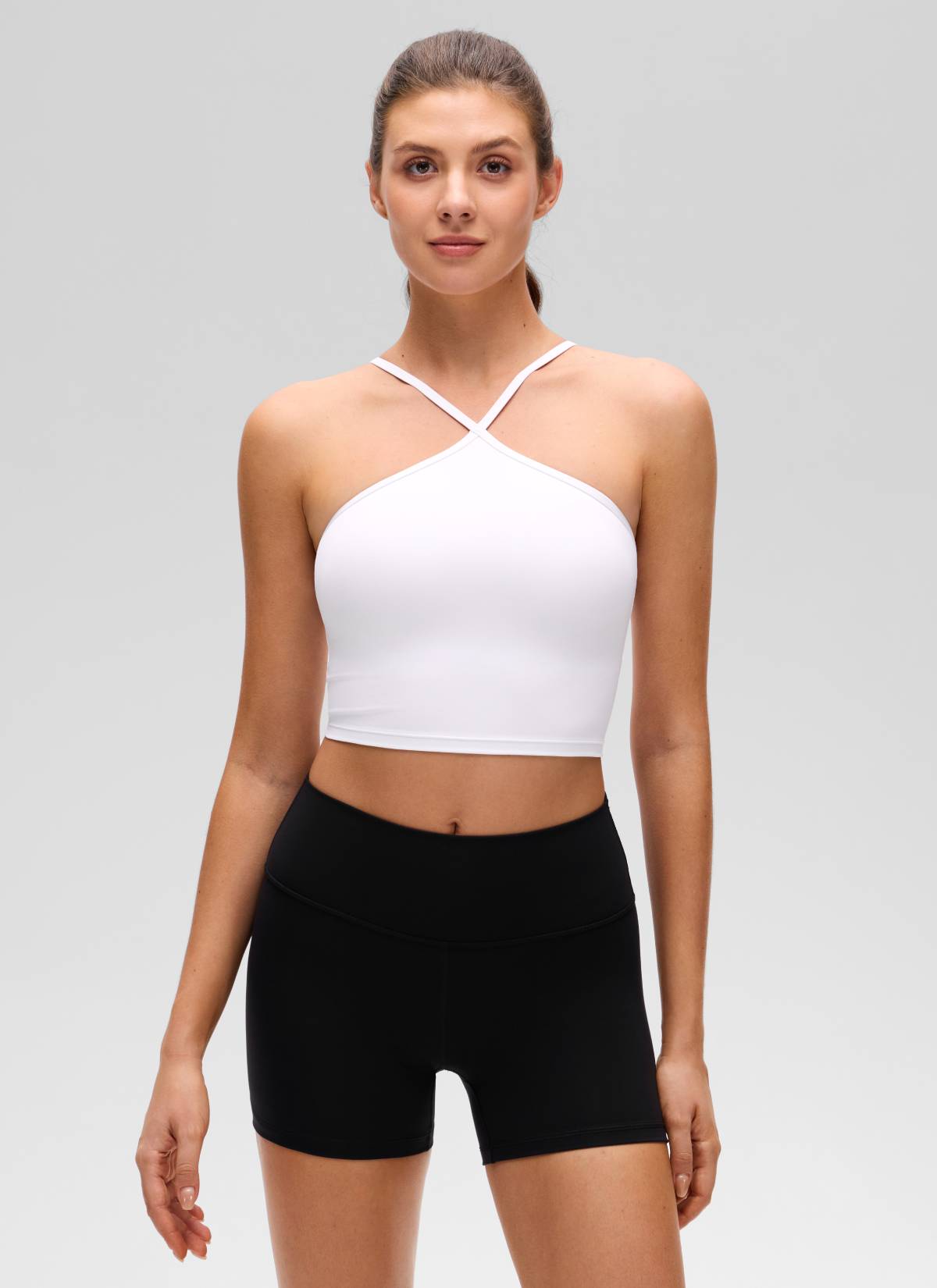 CRZ YOGA - قميص يوغا قصير للسيدات بنمط « Butterluxe » وياقة متقاطعة مع حمالة صدر مدمجة، أبيض
