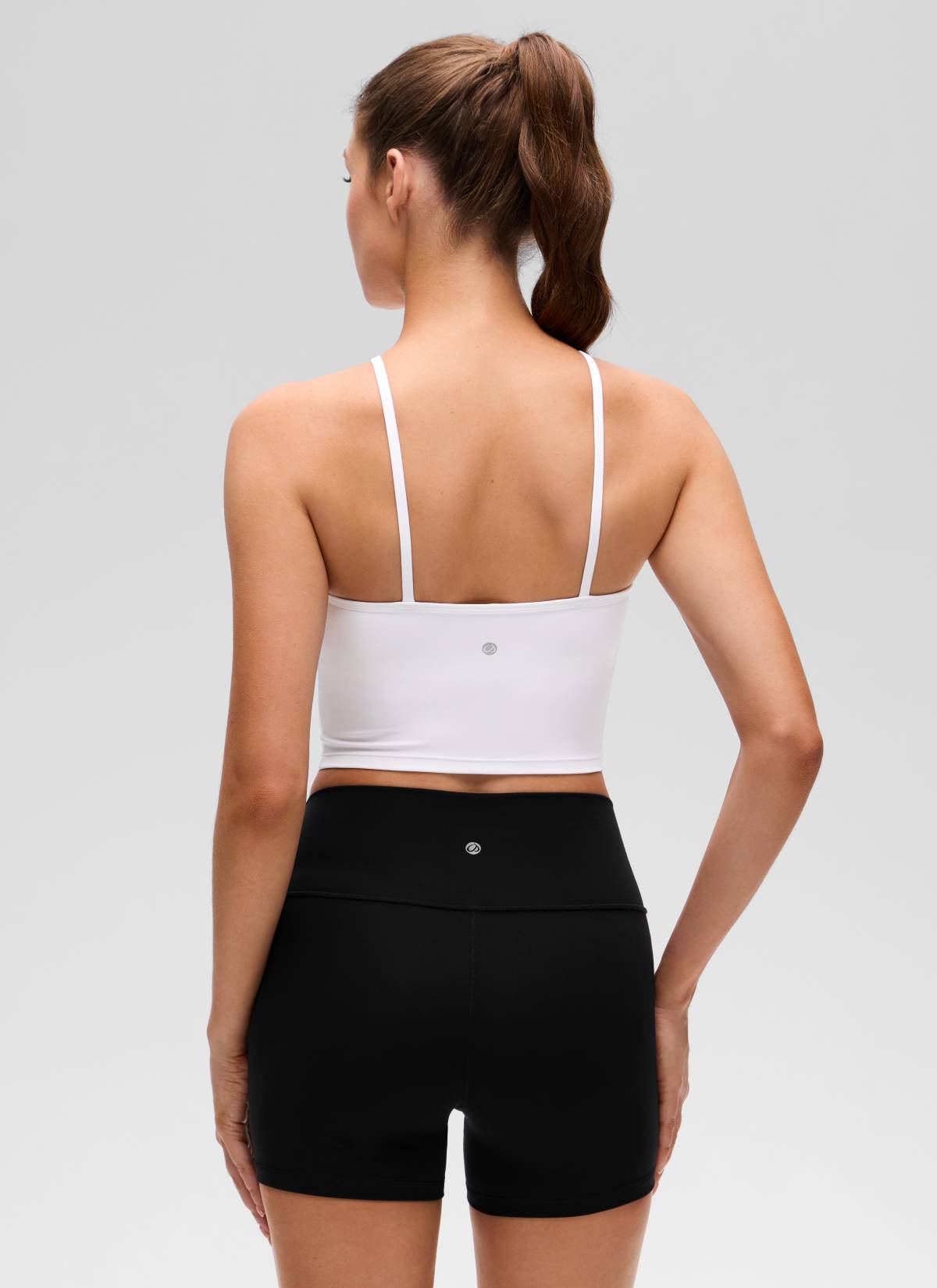 CRZ YOGA - قميص يوغا قصير للسيدات بنمط « Butterluxe » وياقة متقاطعة مع حمالة صدر مدمجة، أبيض