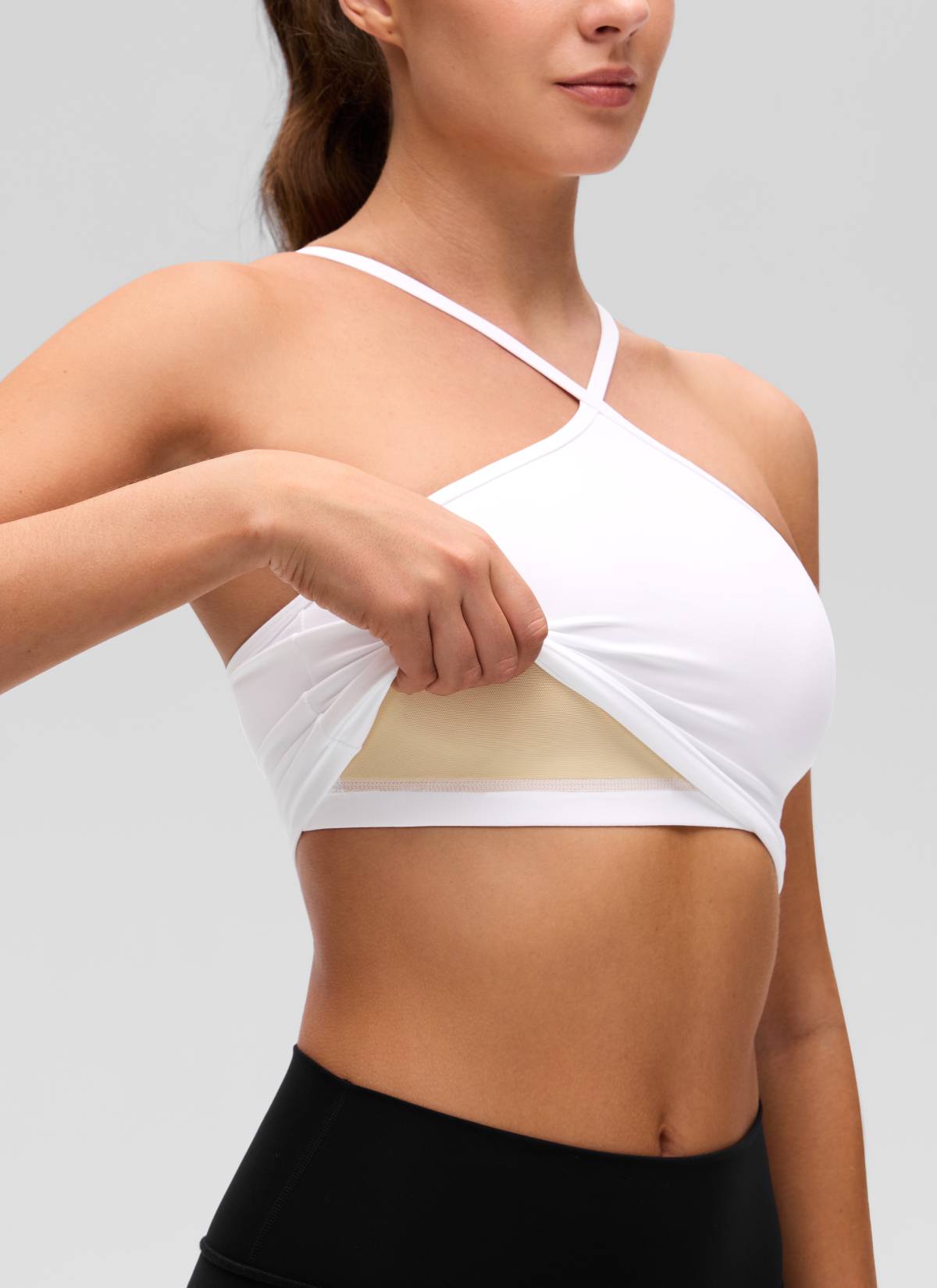 CRZ YOGA - قميص يوغا قصير للسيدات بنمط « Butterluxe » وياقة متقاطعة مع حمالة صدر مدمجة، أبيض