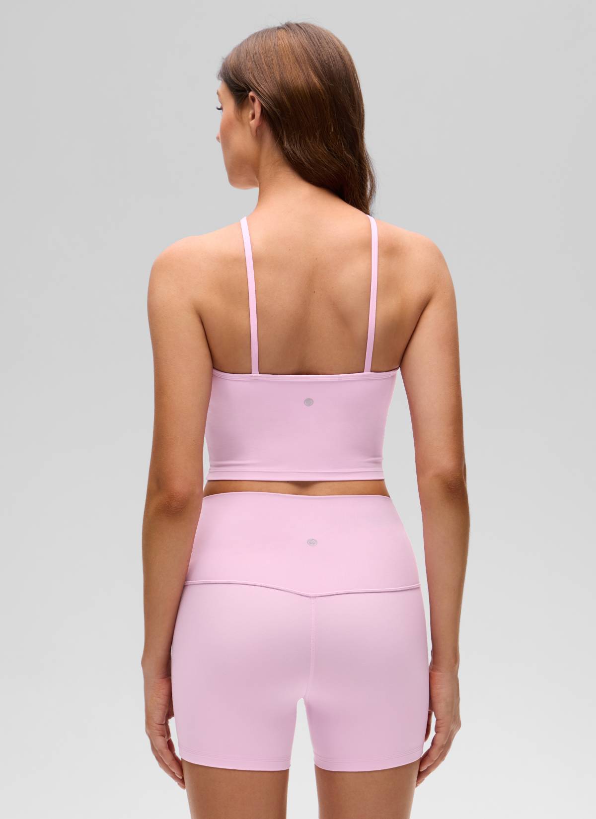 CRZ YOGA - قميص يوغا قصير للسيدات بنمط « Butterluxe » وياقة متقاطعة مع حمالة صدر مدمجة - اللون: فيتا بينك