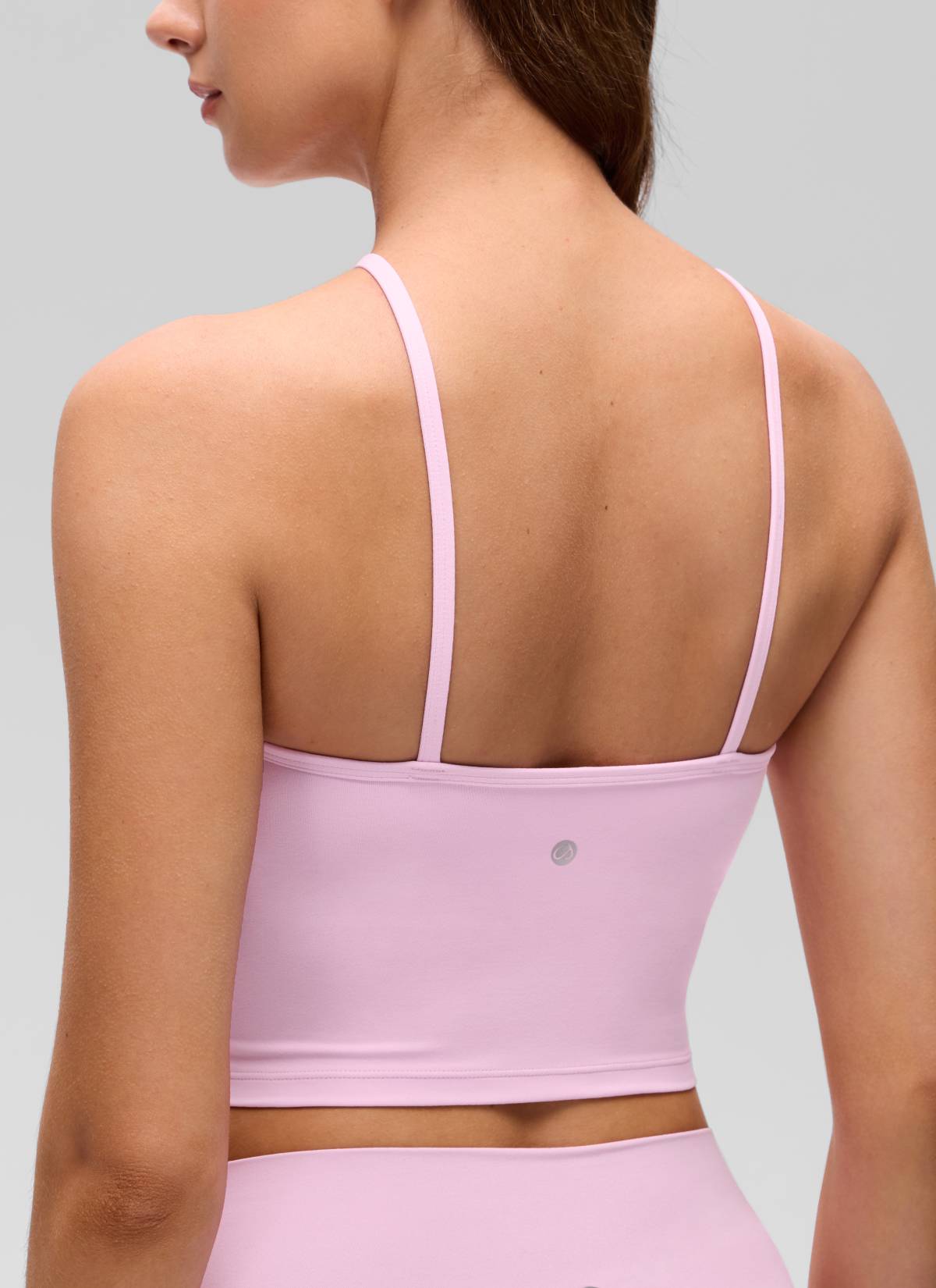 CRZ YOGA - قميص يوغا قصير للسيدات بنمط « Butterluxe » وياقة متقاطعة مع حمالة صدر مدمجة - اللون: فيتا بينك