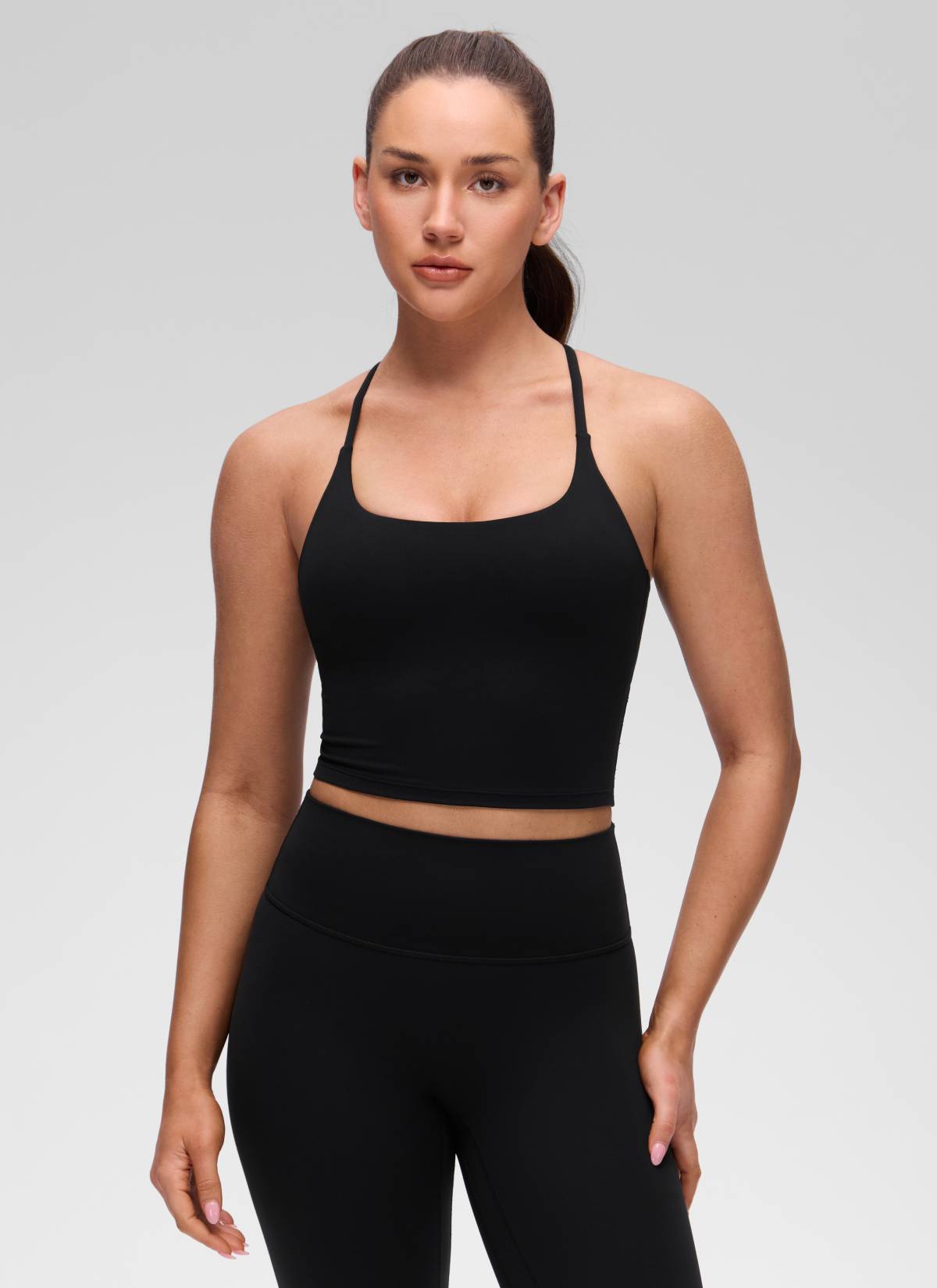تانك توب نسائي من CRZ YOGA Butterluxe برقبة على شكل U وظهر متقاطع ملتوي مع حمالة صدر مدمجة بلون أسود