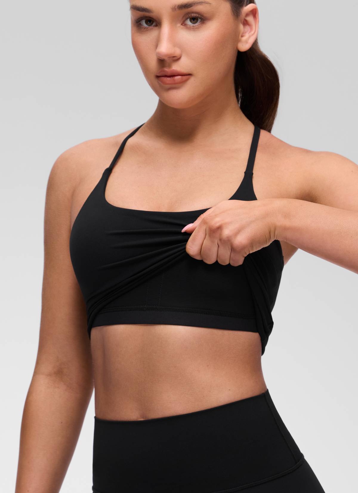 تانك توب نسائي من CRZ YOGA Butterluxe برقبة على شكل U وظهر متقاطع ملتوي مع حمالة صدر مدمجة بلون أسود