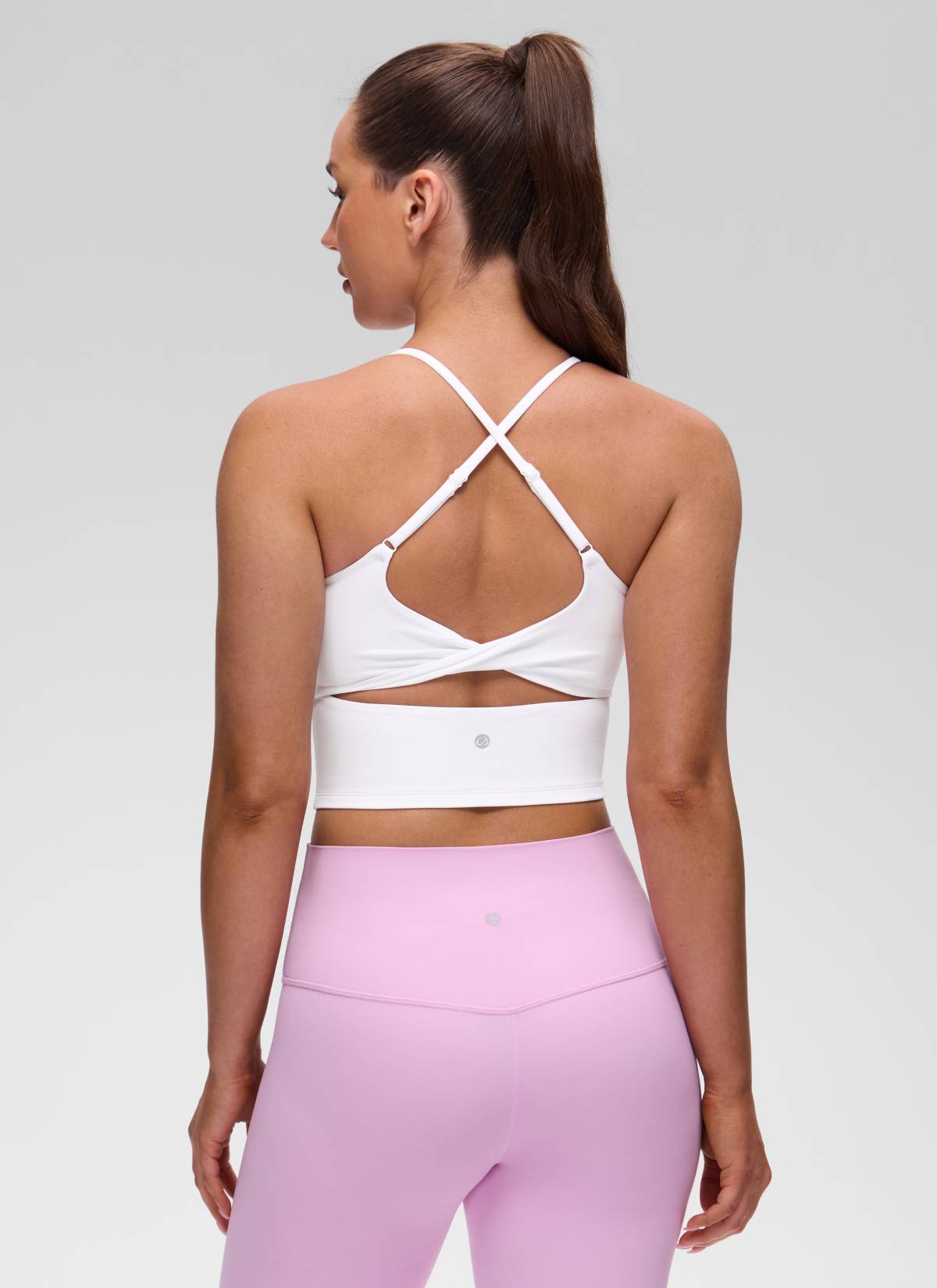 تانك توب نسائي من CRZ YOGA Butterluxe برقبة على شكل U وظهر متقاطع ملتوي مع حمالة صدر مدمجة بلون أبيض