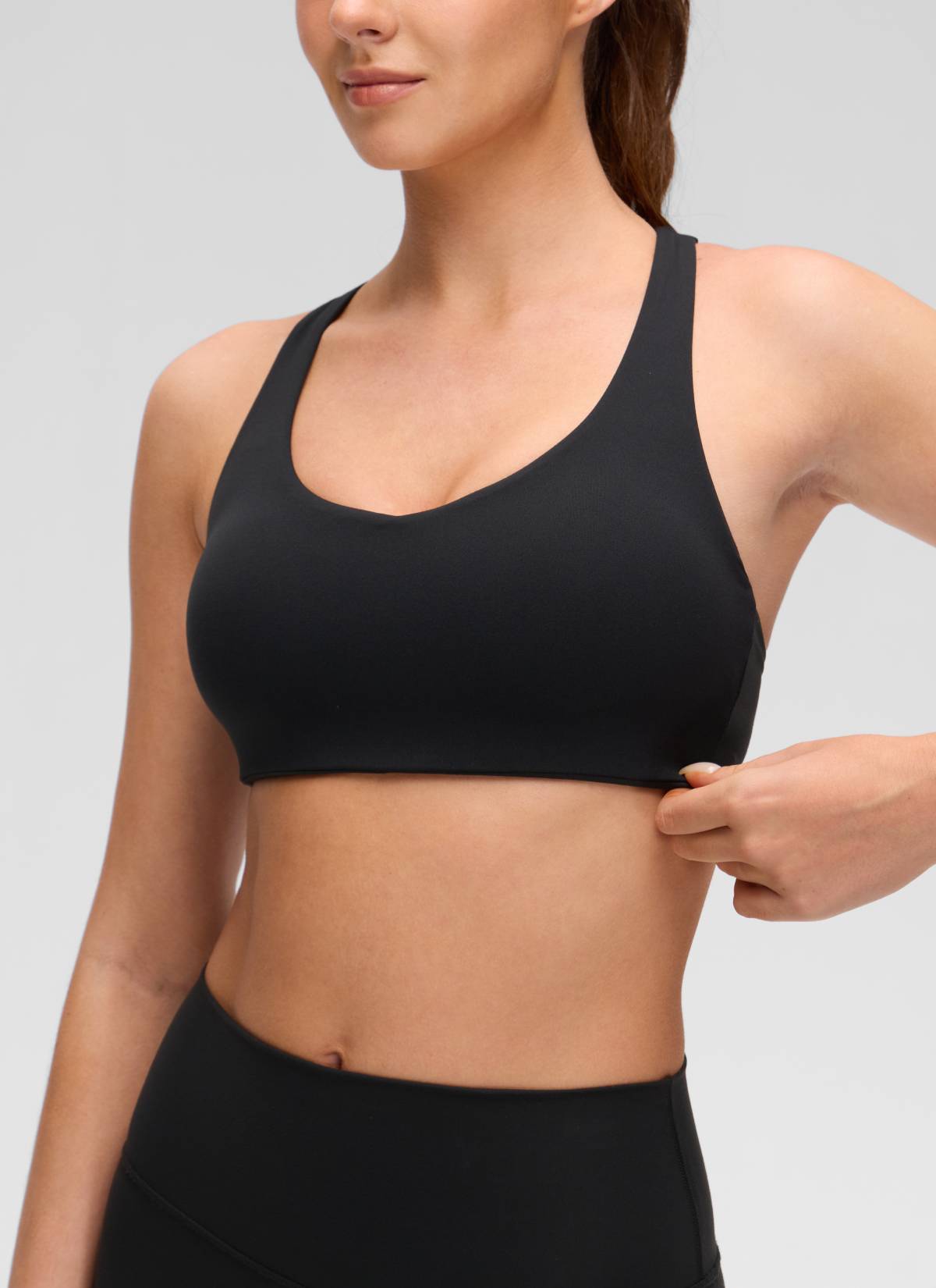 CRZ YOGA Women's Butterluxe Yoga V Neck Strappy Back Sports Bra Black @model_info:Gelya