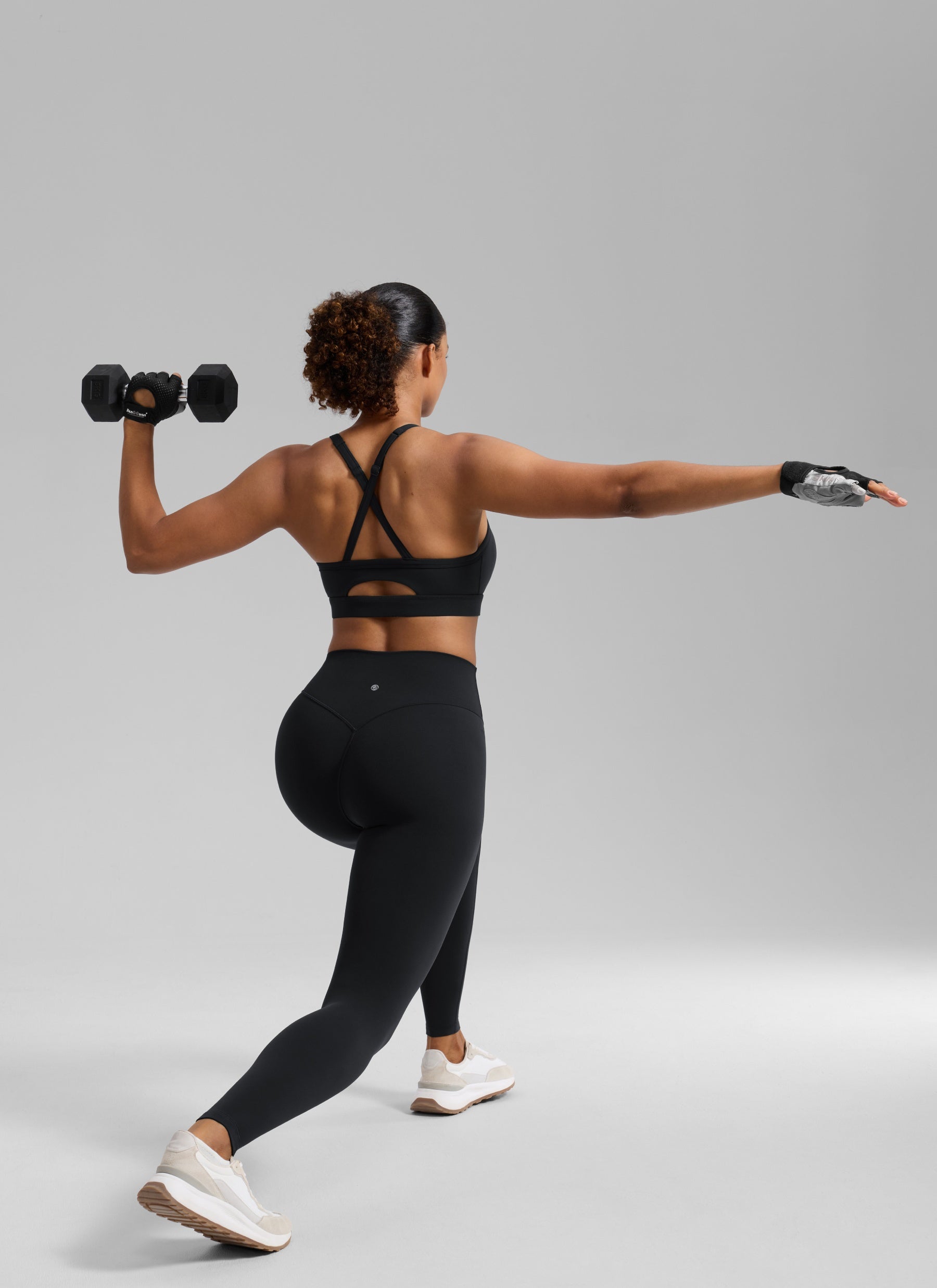 حمالة صدر رياضية نسائية من CRZ YOGA Butterlift لليوغا برقبة على شكل حرف U وظهر متقاطع وفتحة مفتاح أسود
