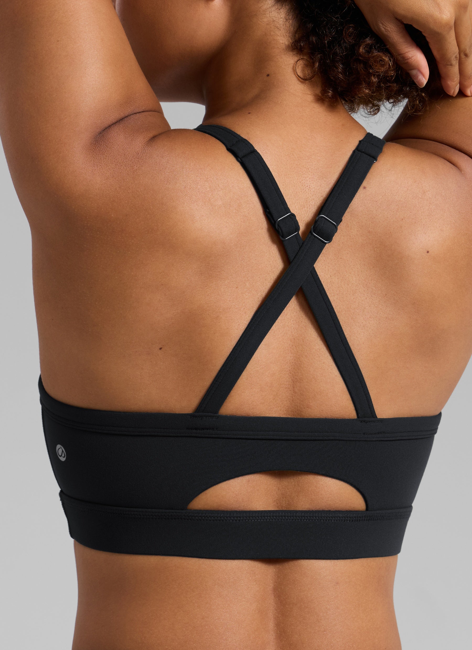 حمالة صدر رياضية نسائية من CRZ YOGA Butterlift لليوغا برقبة على شكل حرف U وظهر متقاطع وفتحة مفتاح أسود