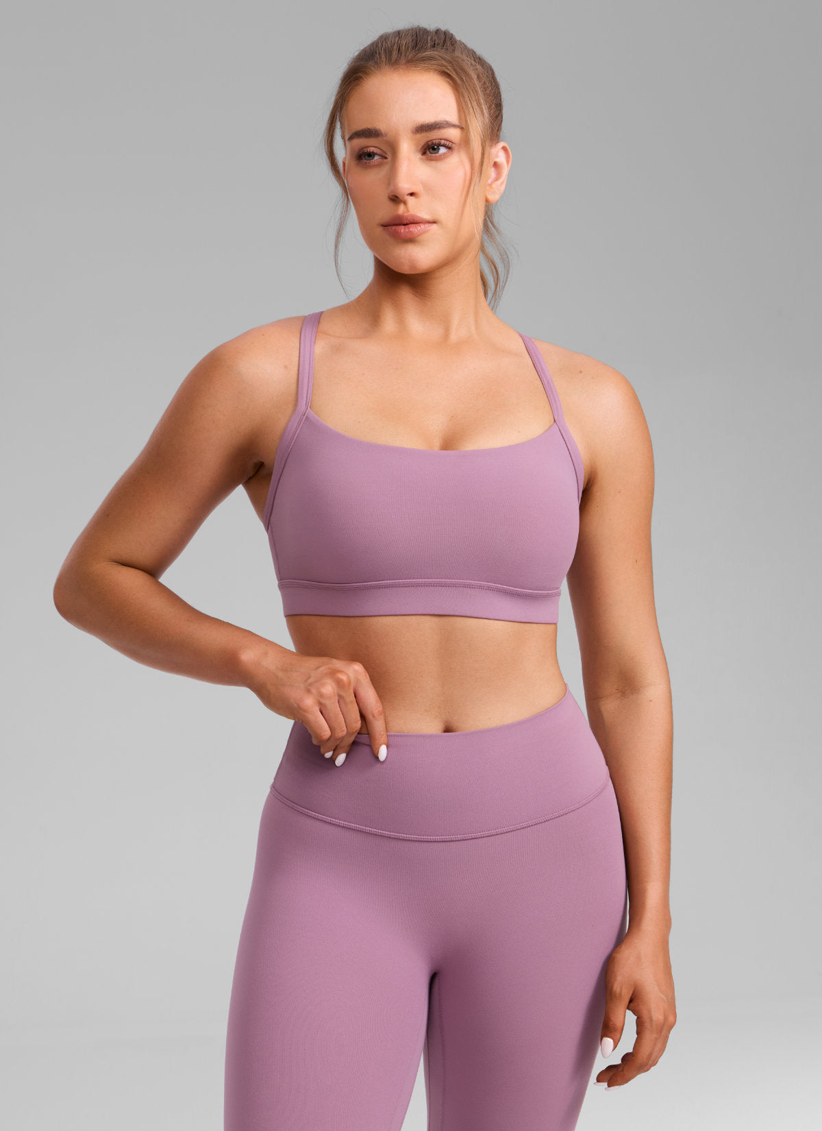 حمالة صدر رياضية نسائية من CRZ YOGA Butterlift لليوغا برقبة على شكل حرف U وظهر متقاطع وفتحة مفتاح لافندر فاتح
