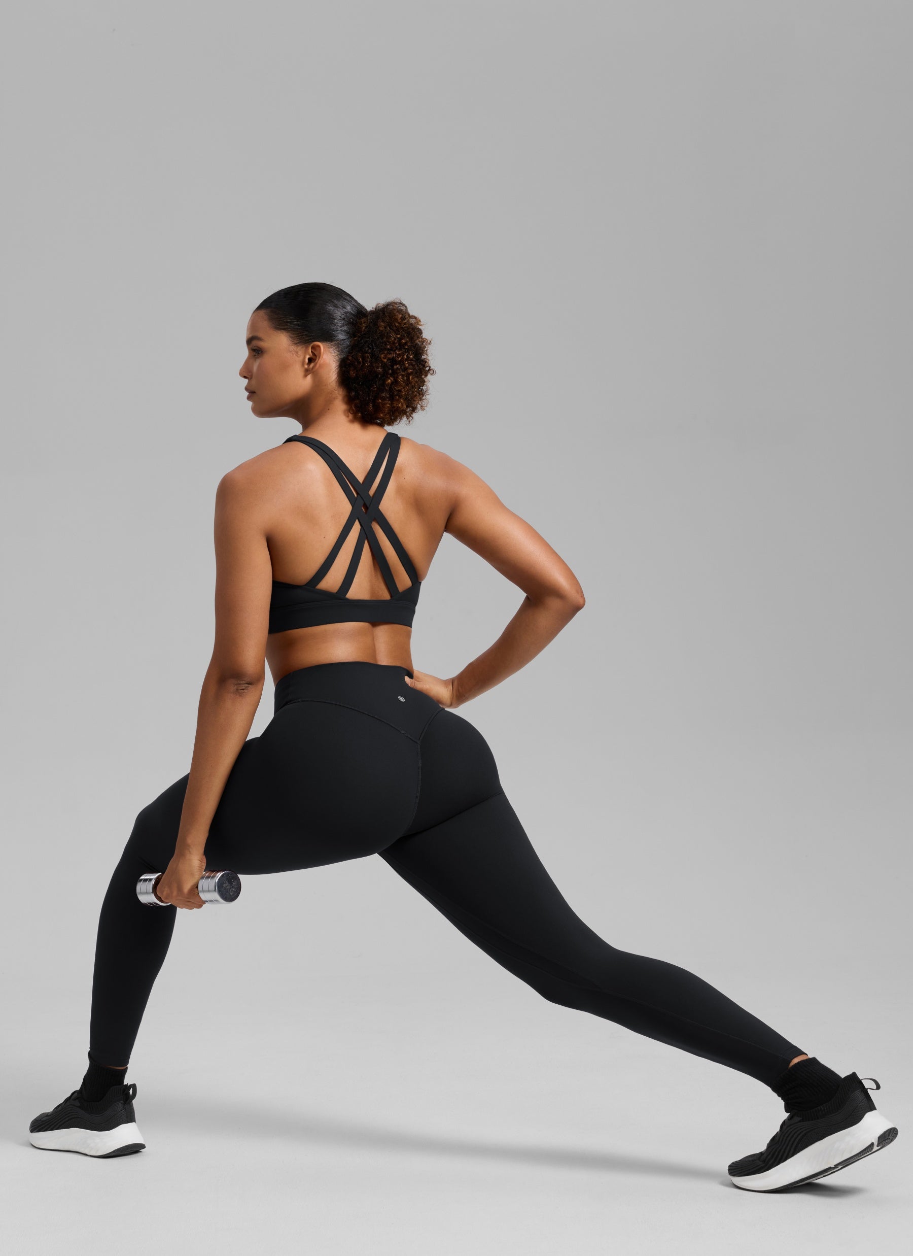 حمالة صدر رياضية نسائية من CRZ YOGA من طراز Butterlift® للتدريب بياقة دائرية وظهر متقاطع باللون الأسود