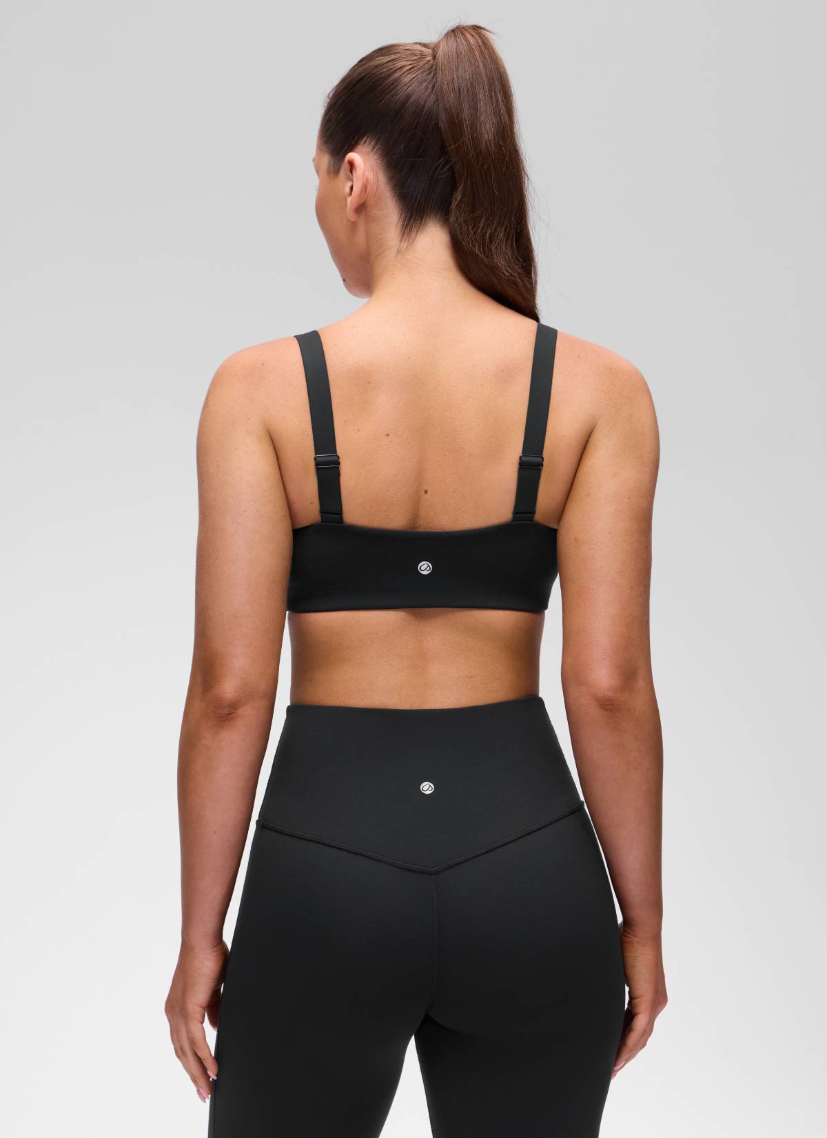 حمالة صدر رياضية بفتحة رقبة على شكل حرف U وظهر مربع لليوغا Butterluxe للنساء من CRZ YOGA لون أسود