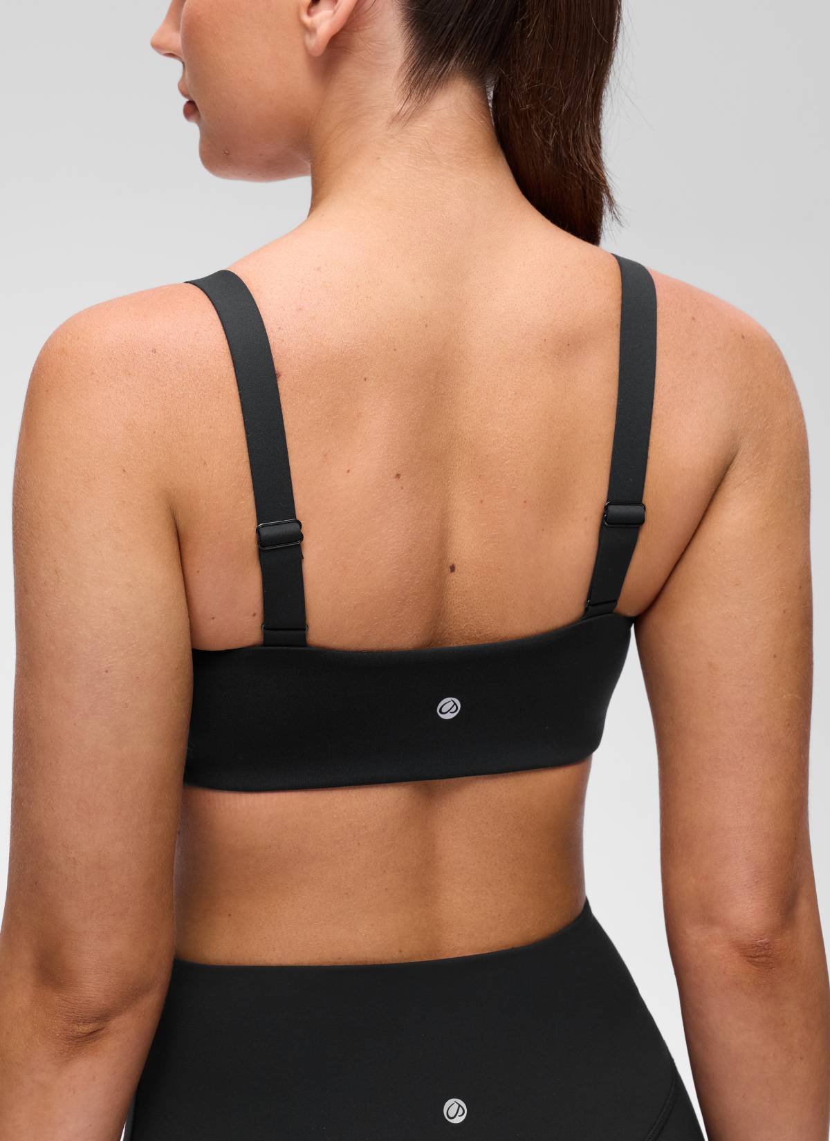 حمالة صدر رياضية بفتحة رقبة على شكل حرف U وظهر مربع لليوغا Butterluxe للنساء من CRZ YOGA لون أسود