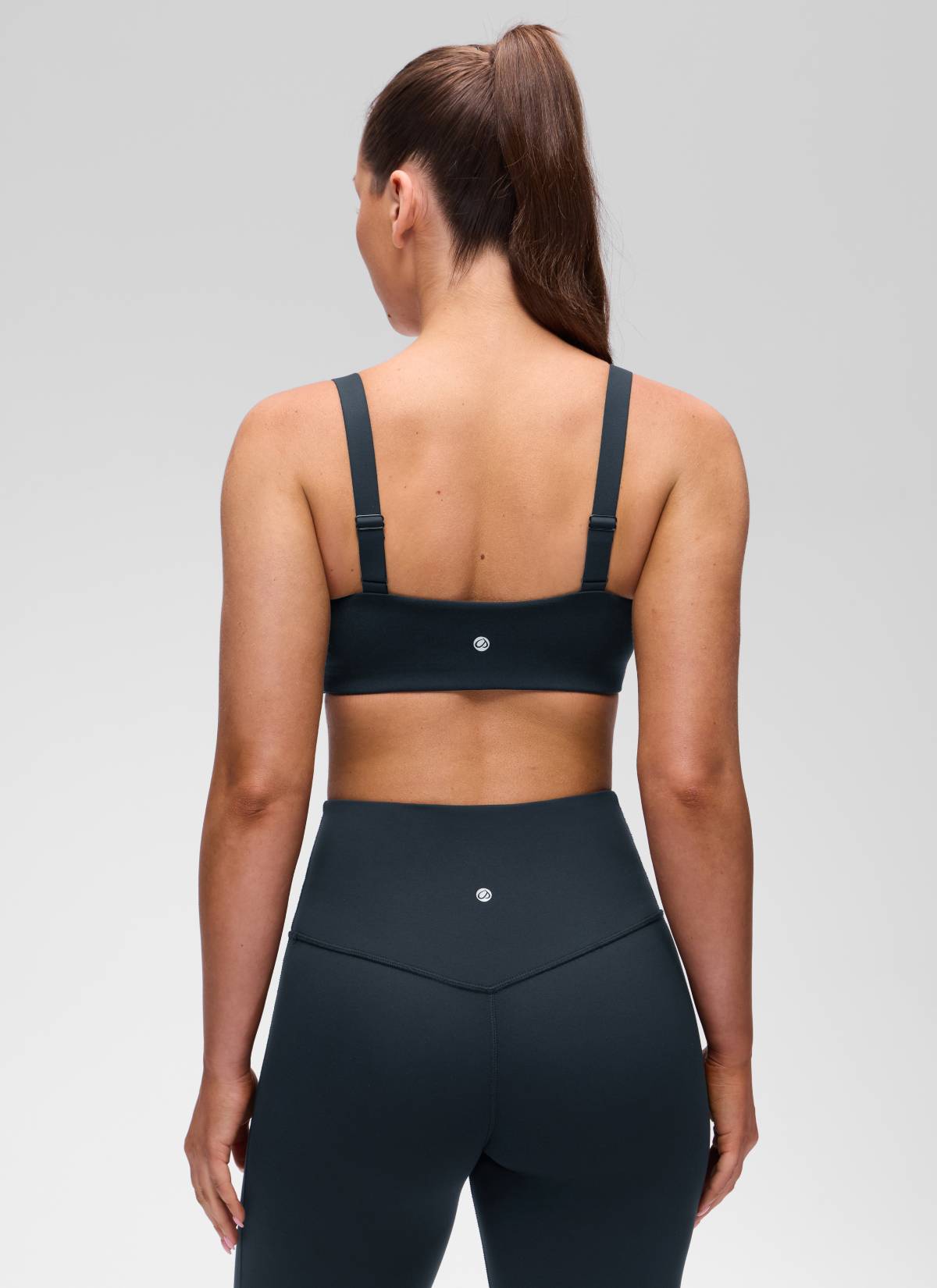 حمالة صدر رياضية بفتحة رقبة على شكل حرف U وظهر مربع لليوغا Butterluxe للنساء من CRZ YOGA لون كحلي داكن