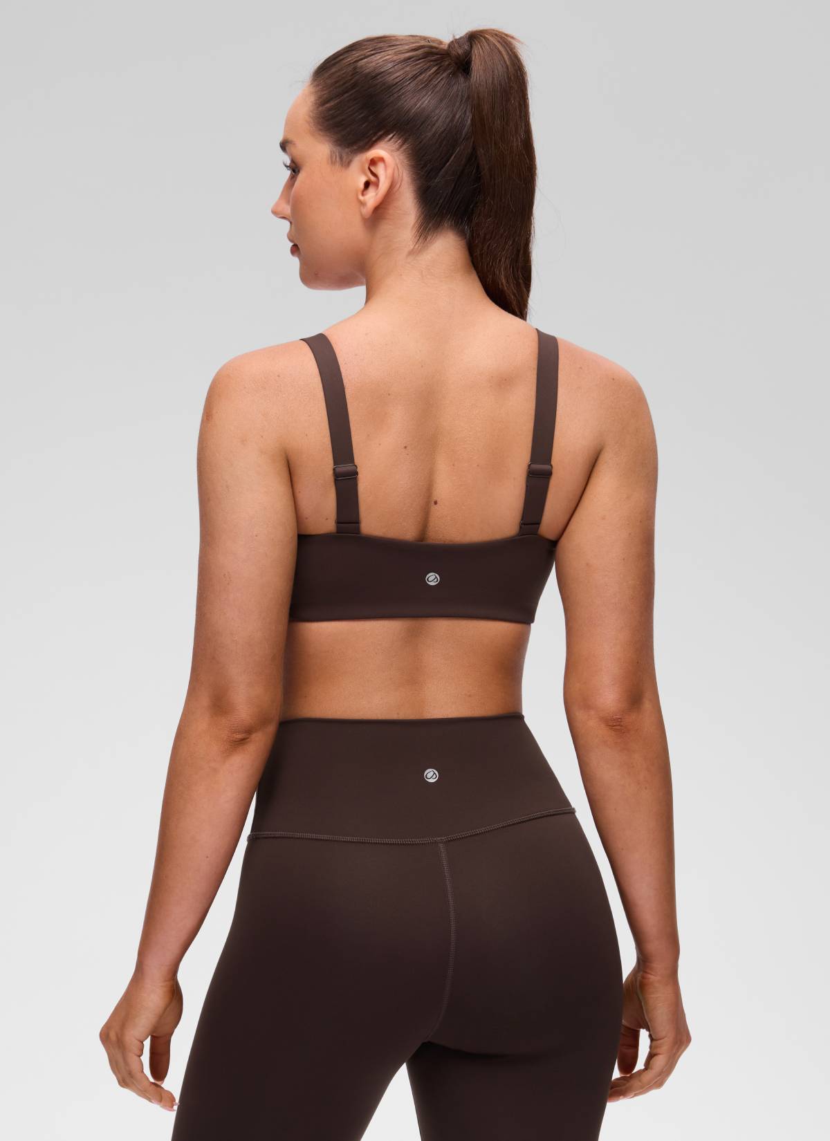 حمالة صدر رياضية بفتحة رقبة على شكل حرف U وظهر مربع لليوغا Butterluxe للنساء من CRZ YOGA لون بني داكن
