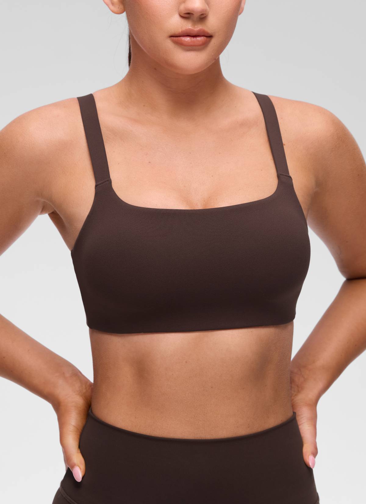 حمالة صدر رياضية بفتحة رقبة على شكل حرف U وظهر مربع لليوغا Butterluxe للنساء من CRZ YOGA لون بني داكن