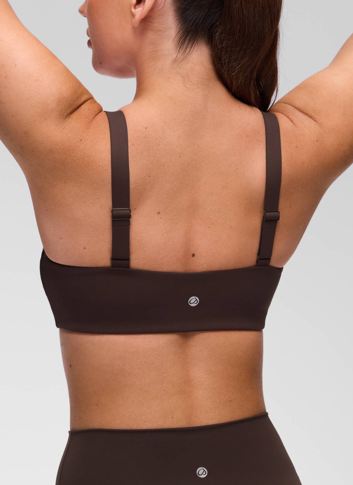 حمالة صدر رياضية بفتحة رقبة على شكل حرف U وظهر مربع لليوغا Butterluxe للنساء من CRZ YOGA لون بني داكن