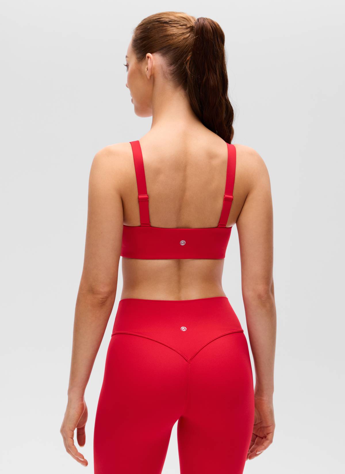 حمالة صدر رياضية بفتحة رقبة على شكل حرف U وظهر مربع لليوغا Butterluxe للنساء من CRZ YOGA لون أحمر أورورا