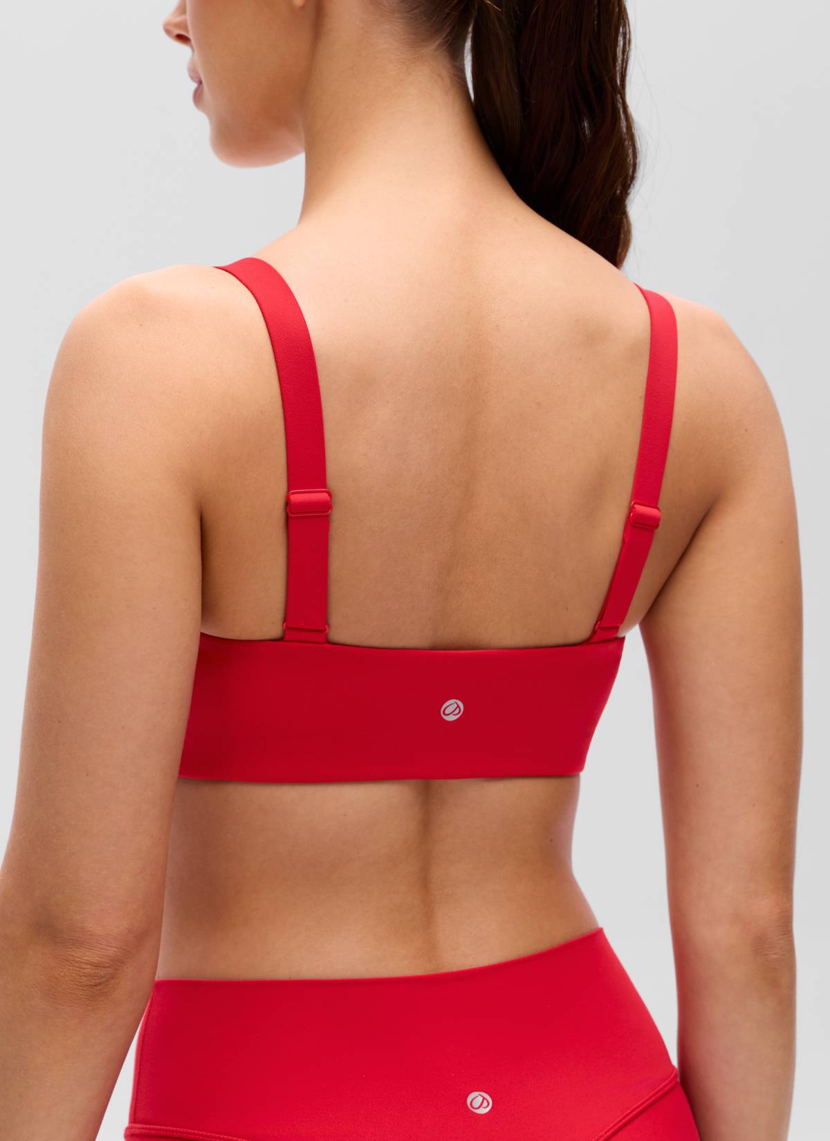 حمالة صدر رياضية بفتحة رقبة على شكل حرف U وظهر مربع لليوغا Butterluxe للنساء من CRZ YOGA لون أحمر أورورا