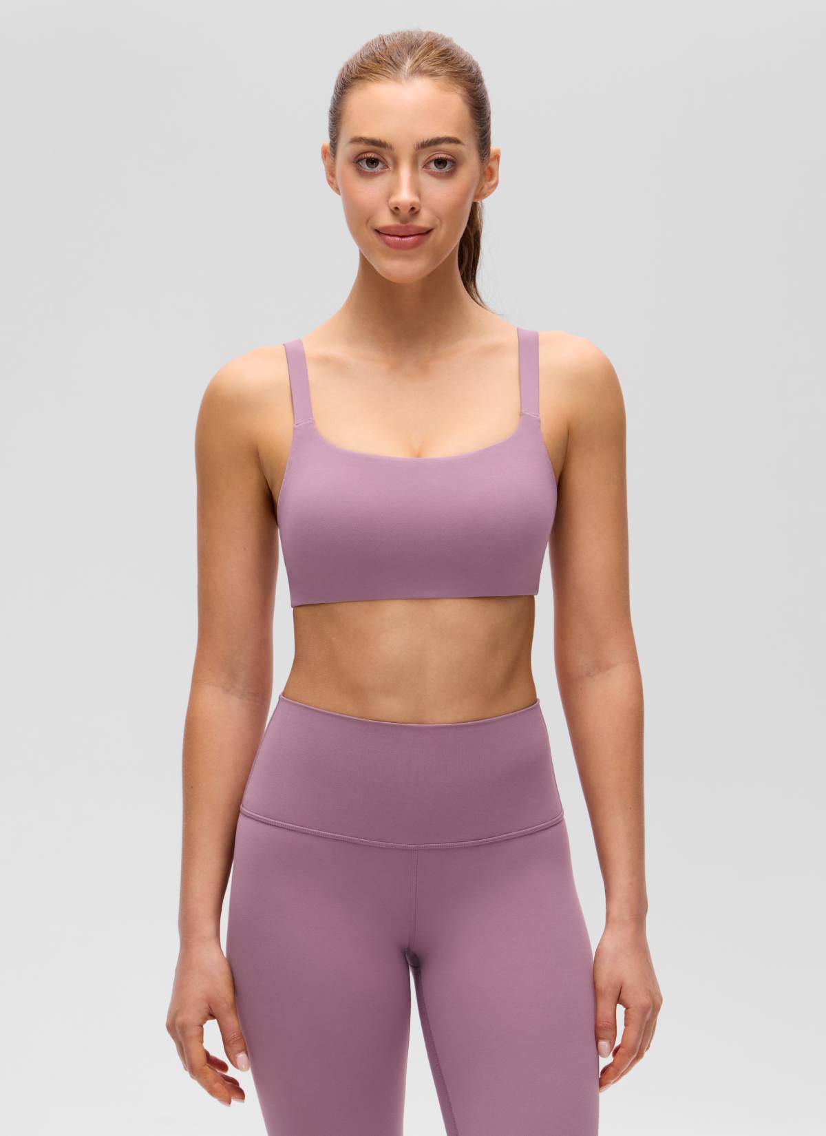 حمالة صدر رياضية نسائية Butterluxe بتصميم رقبة على شكل حرف U وتصميم مربع من الخلف من CRZ YOGA، لون لافندر فاتح