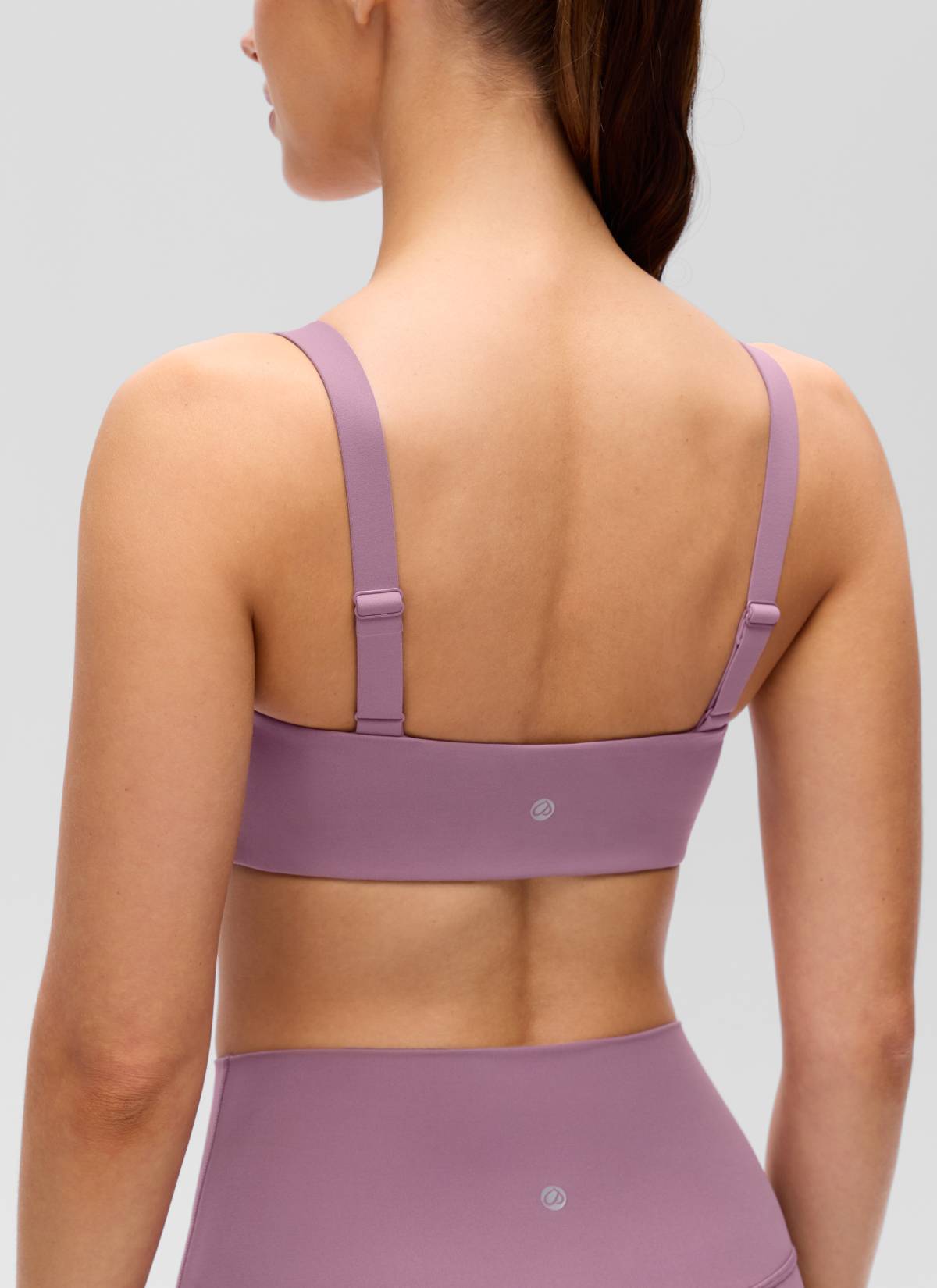 حمالة صدر رياضية نسائية Butterluxe بتصميم رقبة على شكل حرف U وتصميم مربع من الخلف من CRZ YOGA، لون لافندر فاتح