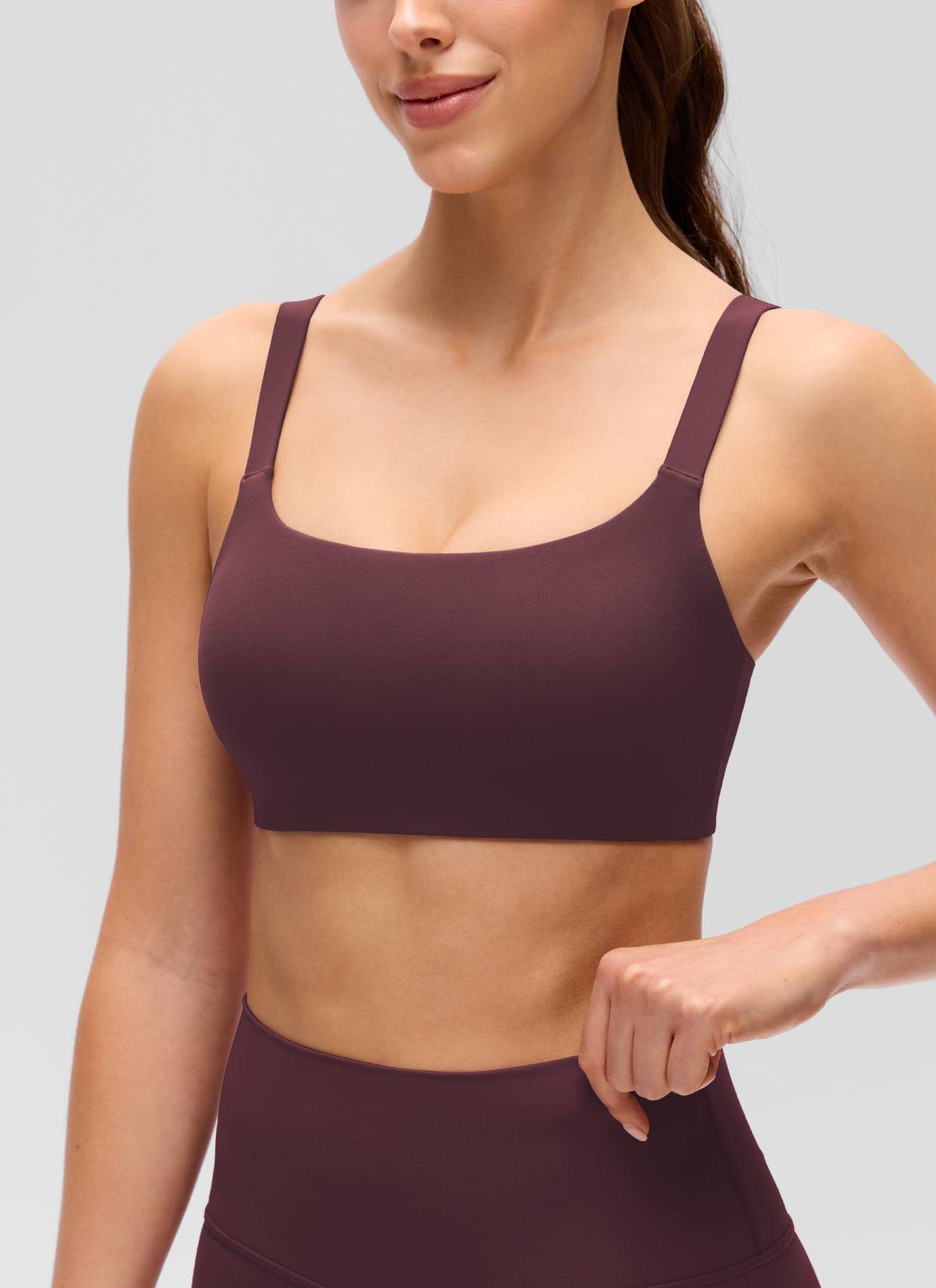 حمالة صدر رياضية بفتحة رقبة على شكل حرف U وظهر مربع لليوغا Butterluxe للنساء من CRZ YOGA لون برقوقي ناضج