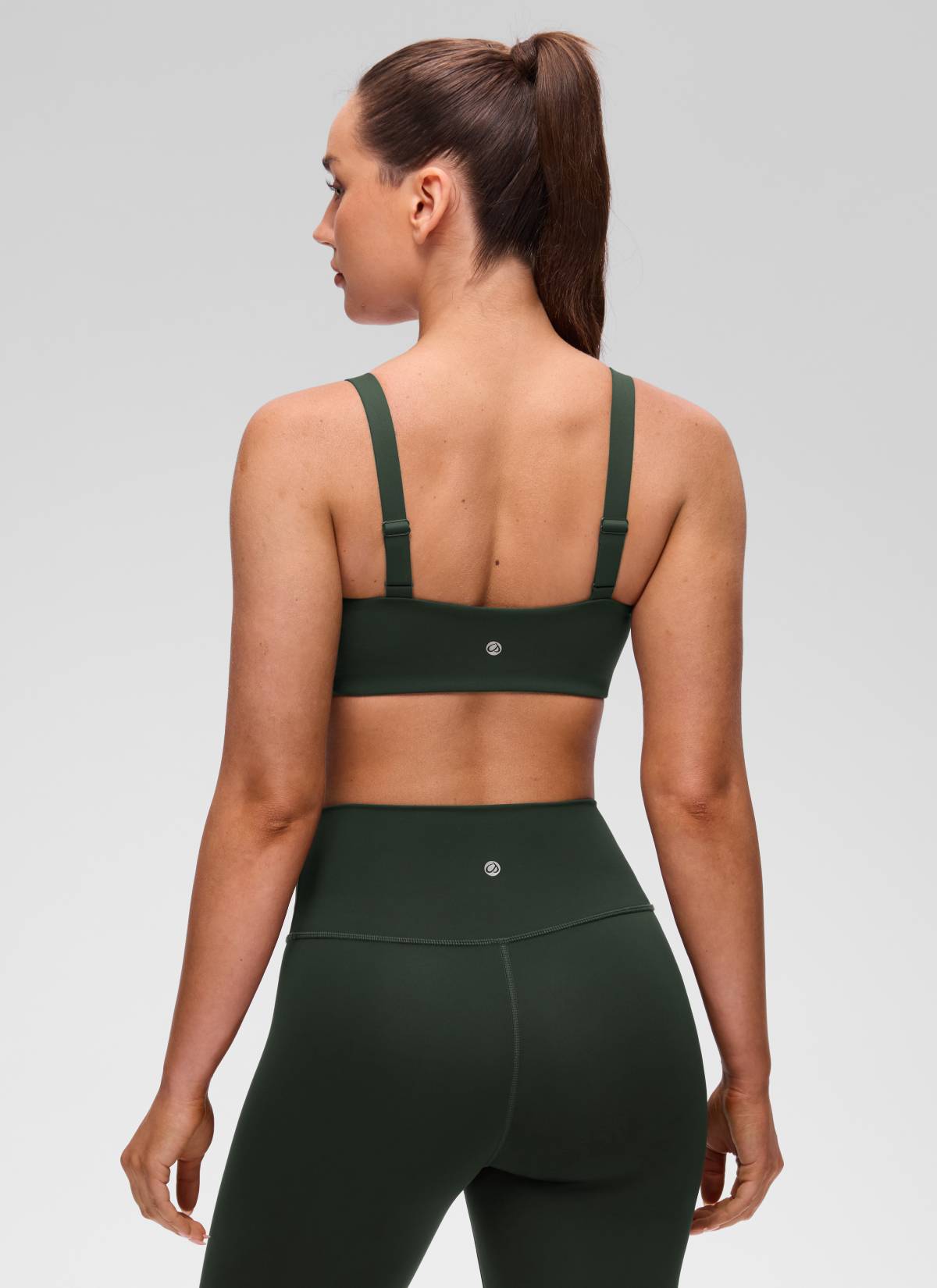 حمالة صدر رياضية للتمارين بياقة على شكل حرف U وظهر مربع Butterluxe من CRZ YOGA للنساء بلون أخضر ليجند