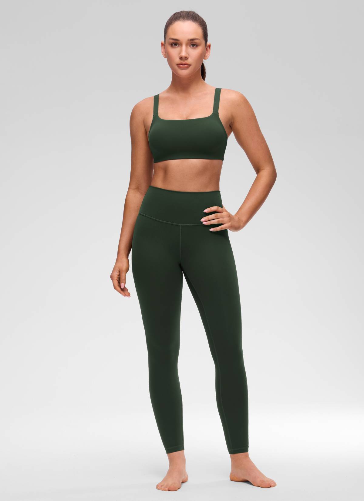 حمالة صدر رياضية للتمارين بياقة على شكل حرف U وظهر مربع Butterluxe من CRZ YOGA للنساء بلون أخضر ليجند