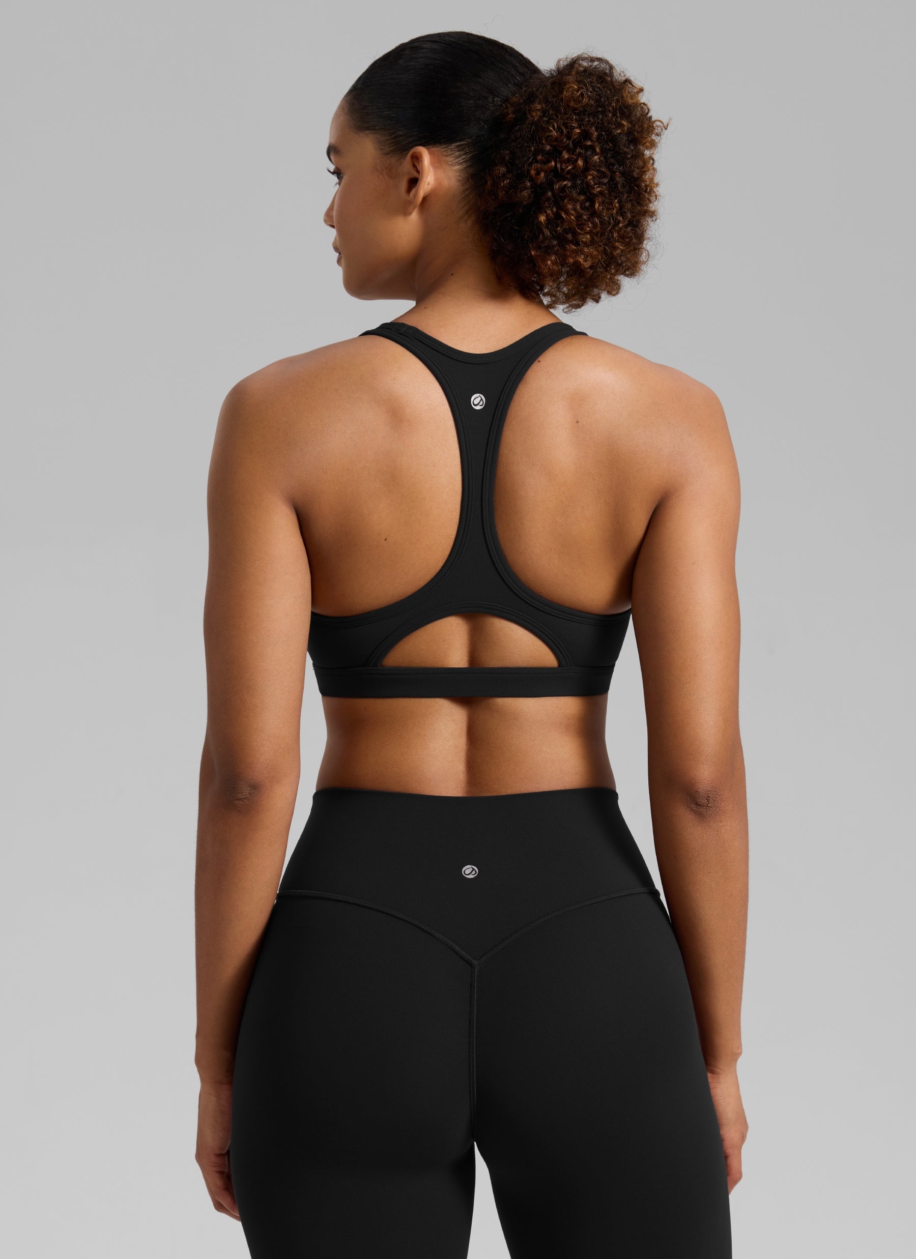 حمالة صدر رياضية نسائية من CRZ YOGA Butterlift لليوجا برقبة على شكل حرف U وظهر متسابق وفتحة مفتاح بلون أسود