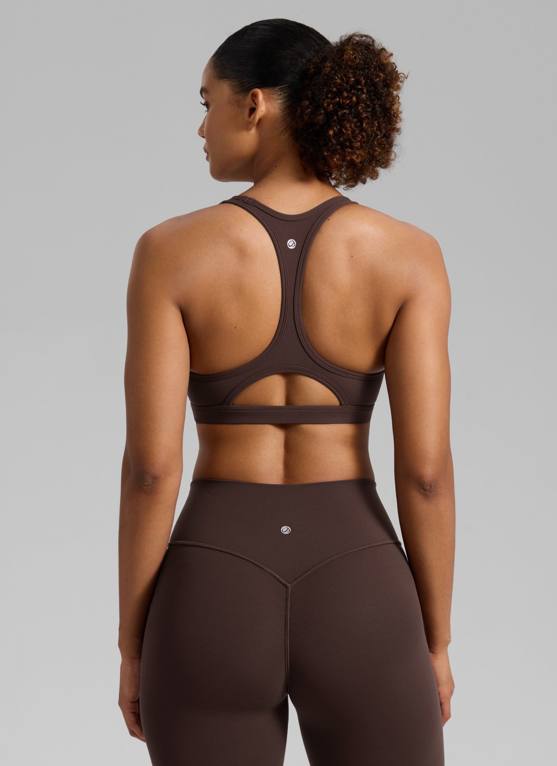 CRZ YOGA Women's Butterlift Yoga U Neck Racerback Keyhole Sports Bra Hot Fudge Brown