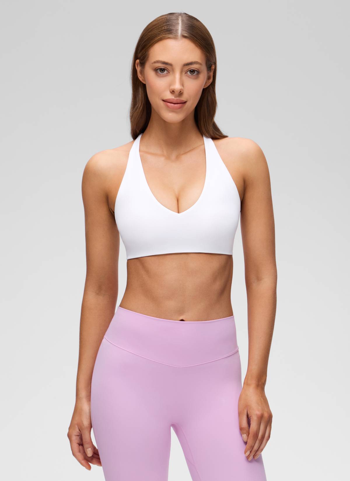 حمالة صدر رياضية Butterluxe لليوغا بقبة V وتصميم خلفي متقاطع وملتف للنساء من CRZ YOGA بلون أبيض