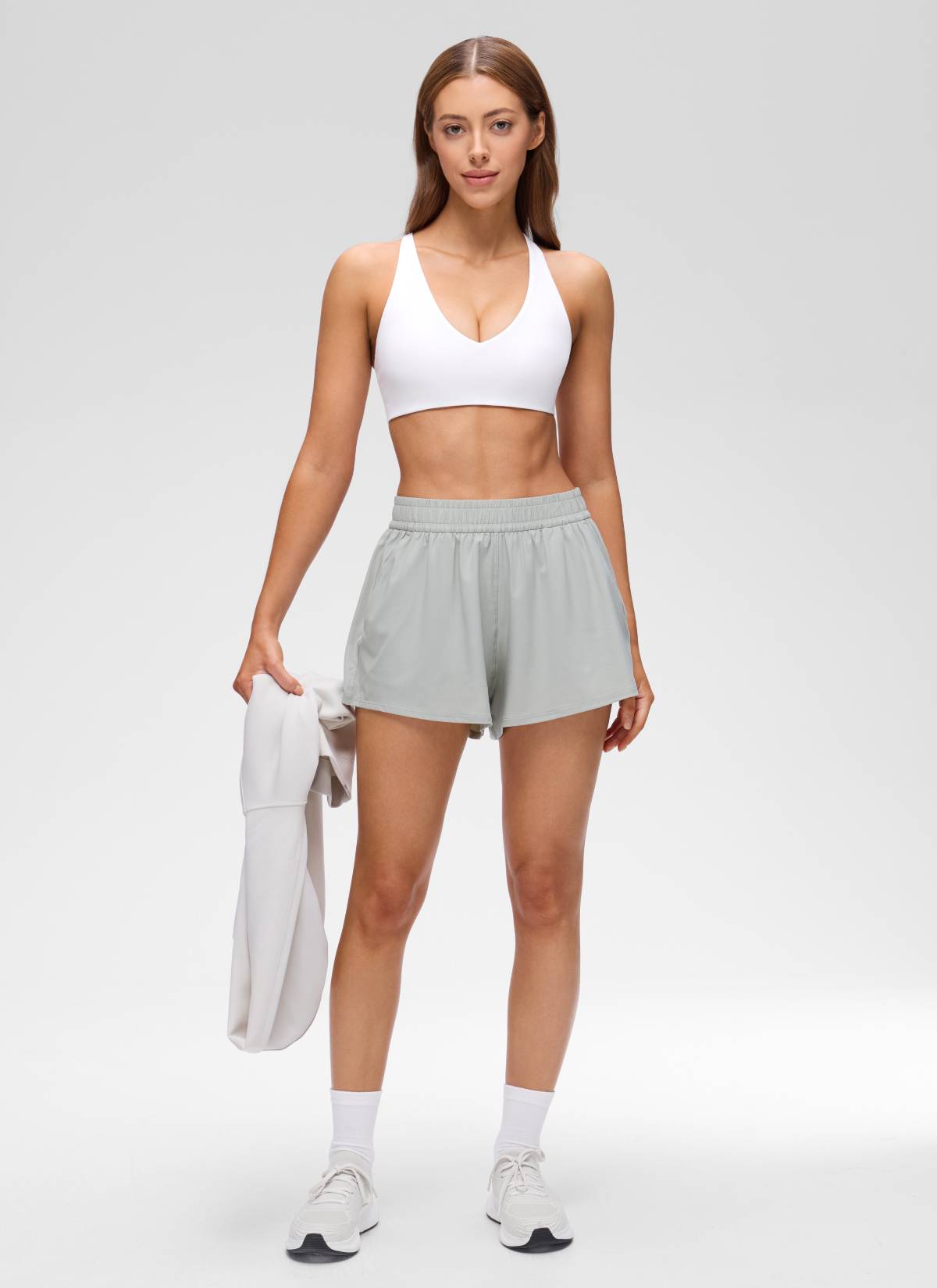 حمالة صدر رياضية Butterluxe لليوغا بقبة V وتصميم خلفي متقاطع وملتف للنساء من CRZ YOGA بلون أبيض