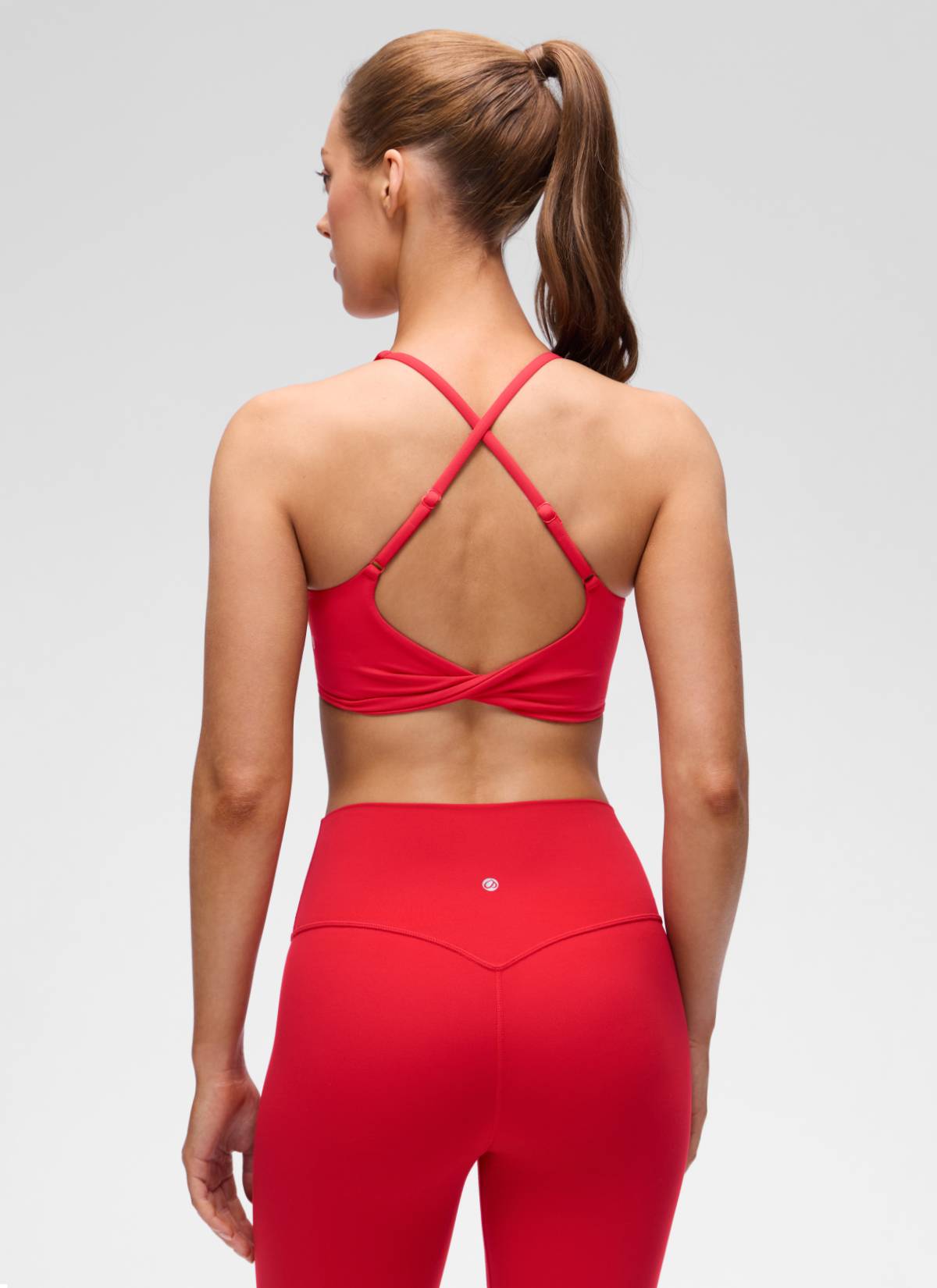 حمالة صدر رياضية Butterluxe لليوغا بقبة V وتصميم خلفي متقاطع وملتف للنساء من CRZ YOGA بلون أحمر أورورا