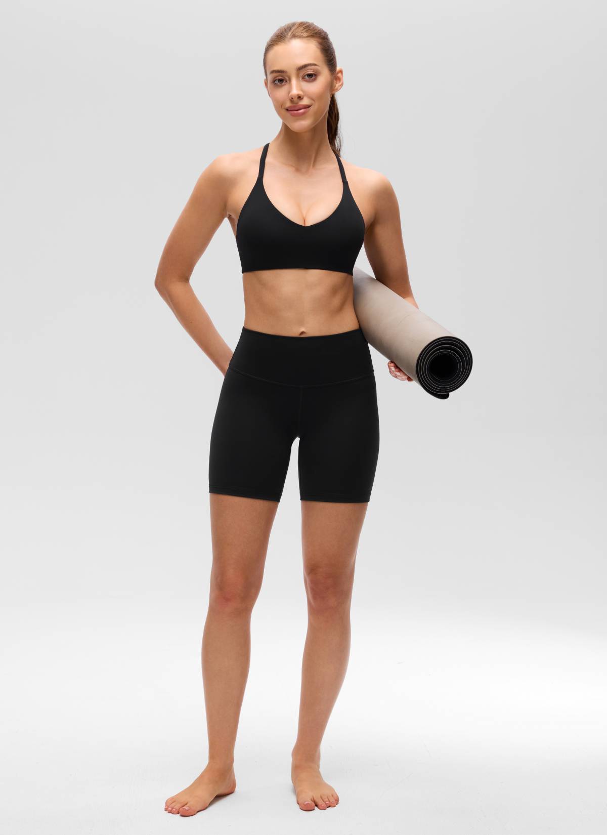 حمالة صدر رياضية للنساء من CRZ YOGA بتصميم Butterluxe برقبة على شكل V وأحرف رفيعة وتصميم خلفي متسابق باللون الأسود