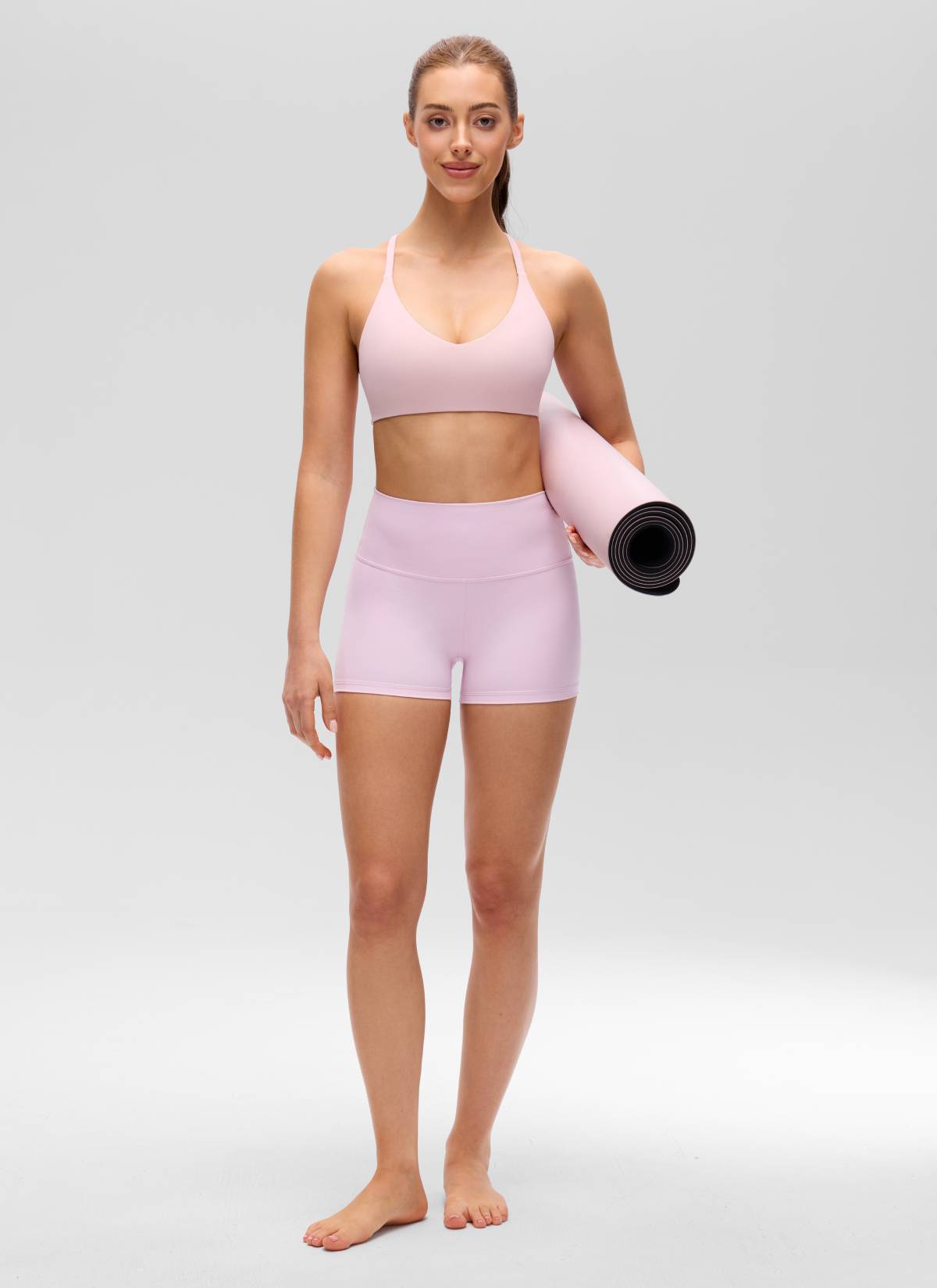 حمالة صدر رياضية نسائية Butterluxe بفتحة رقبة على شكل V وحمالات رفيعة وتصميم Racerback من CRZ YOGA بلون بينك هايز