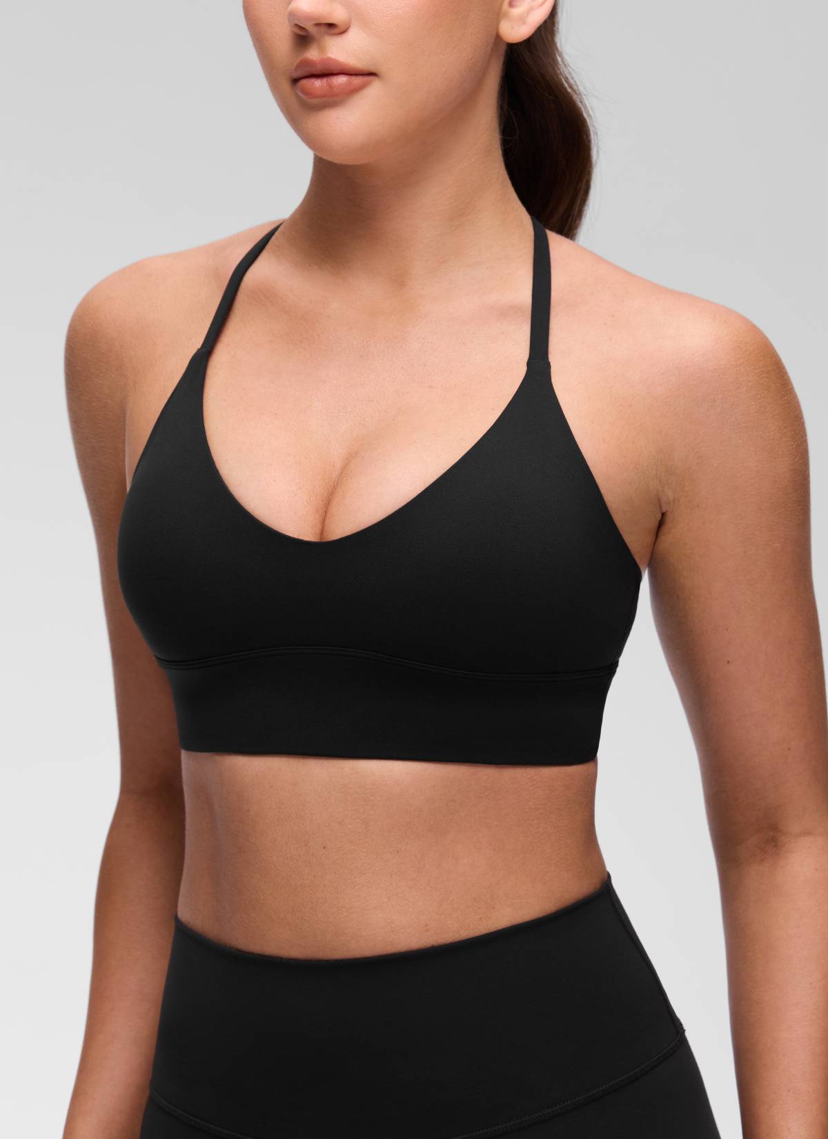 حمالة صدر رياضية طويلة للنساء من CRZ YOGA، Butterluxe ، برقبة على شكل V وظهر متقاطع، باللون الأسود