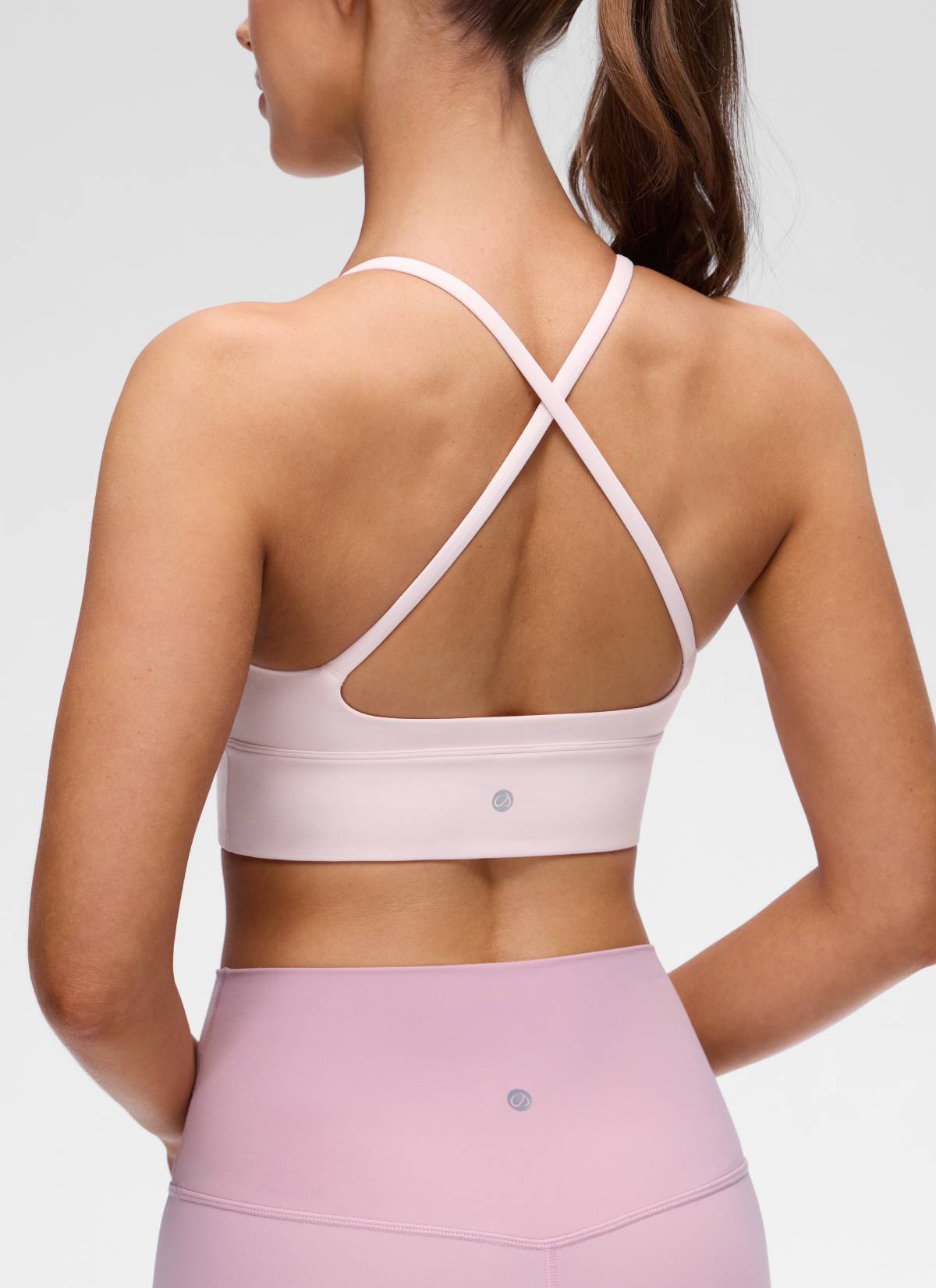 حمالة صدر رياضية طويلة للنساء من CRZ YOGA، Butterluxe ، برقبة على شكل V وظهر متقاطع، باللون الوردي الفراولة
